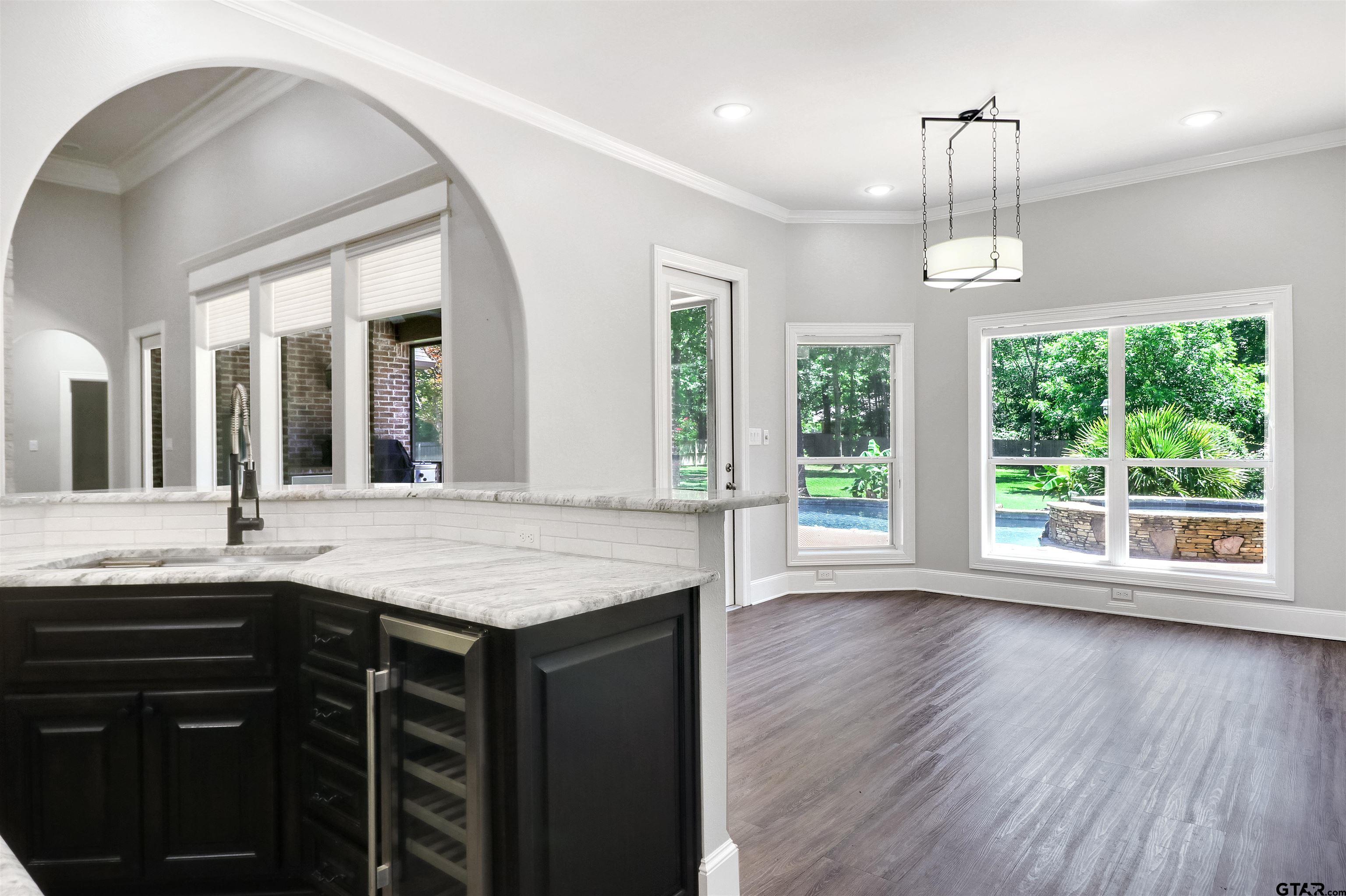 18155 Oak Forest