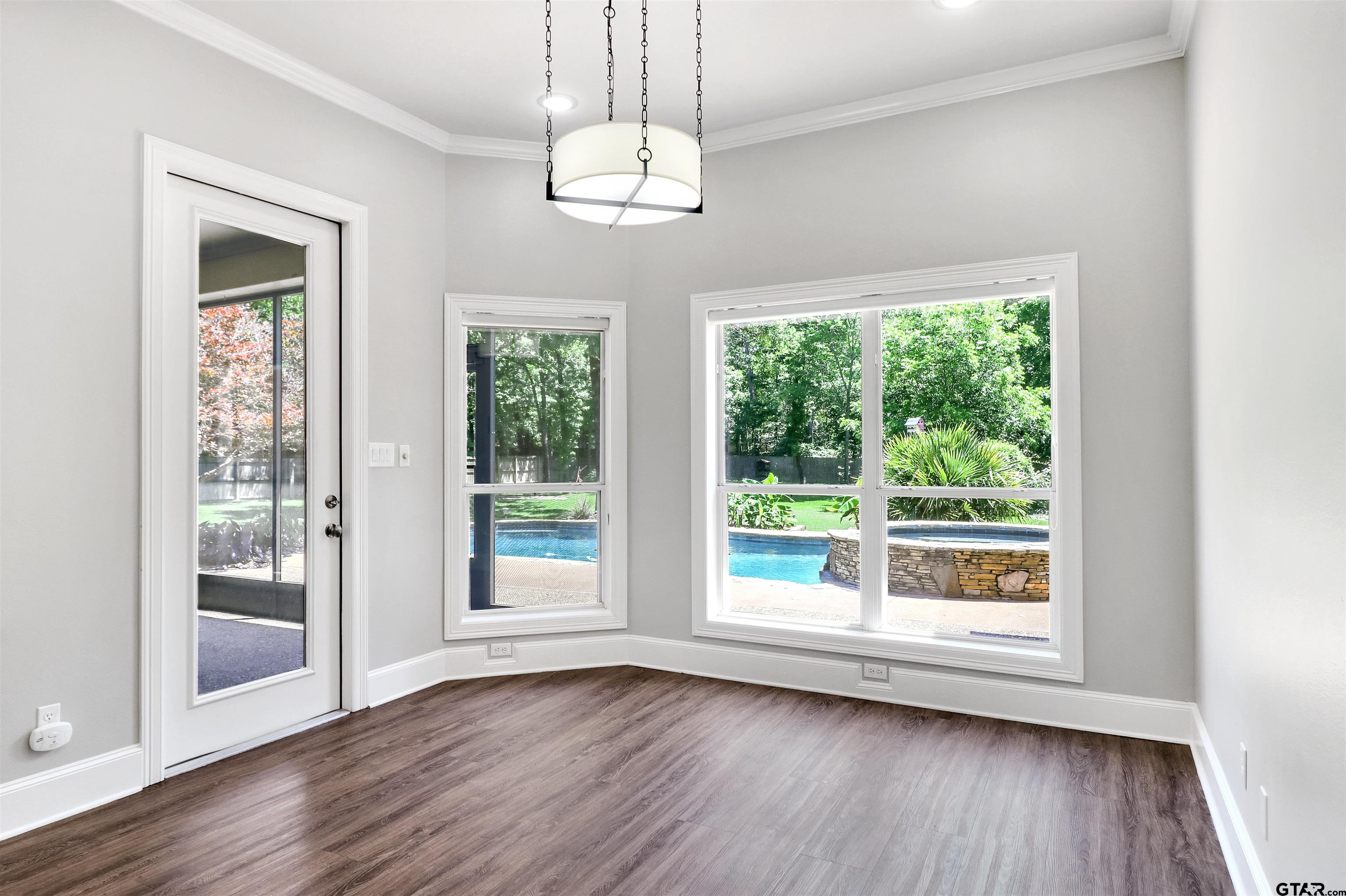 18155 Oak Forest