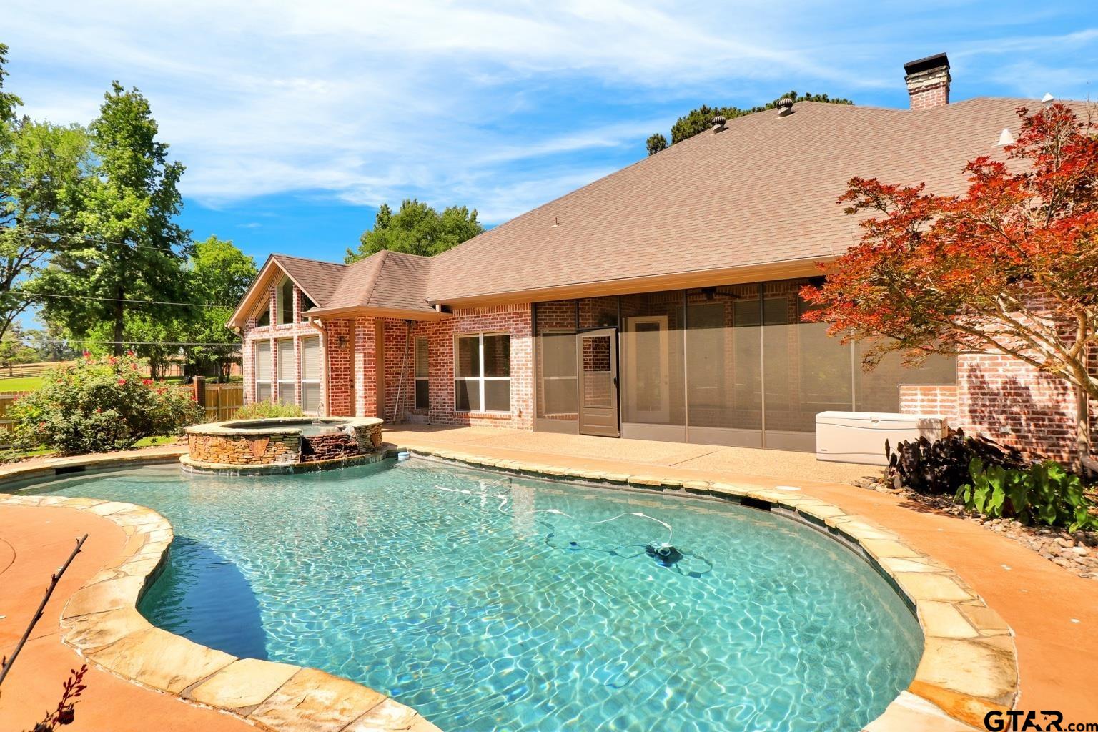 18155 Oak Forest