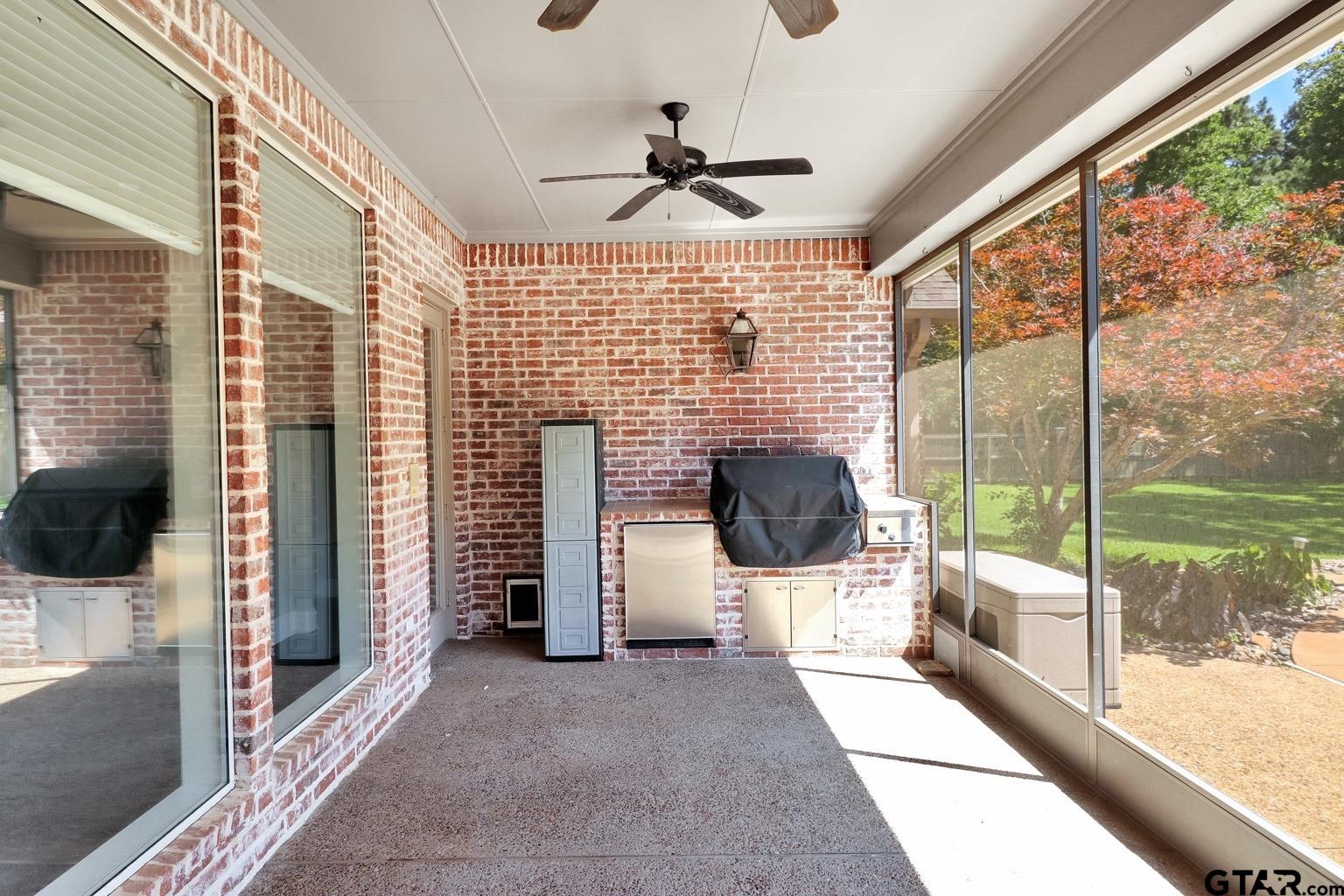 18155 Oak Forest