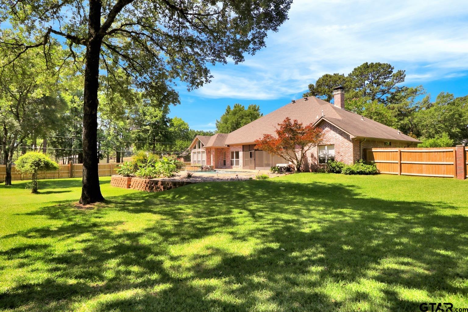18155 Oak Forest