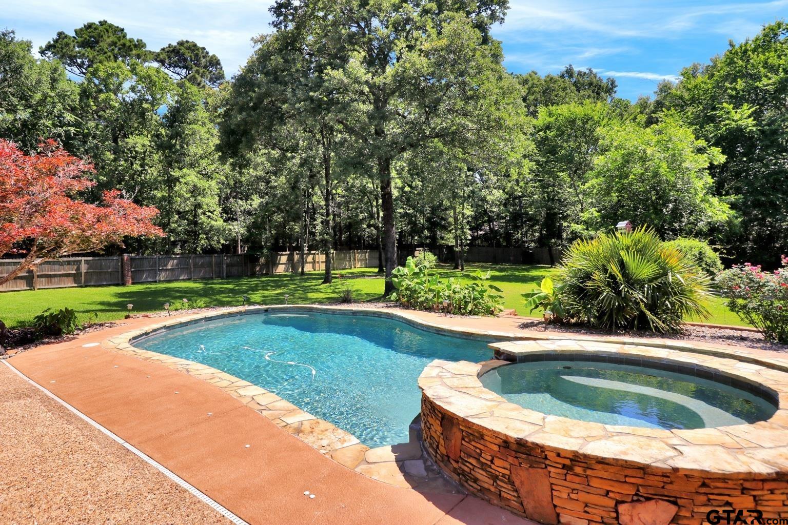 18155 Oak Forest