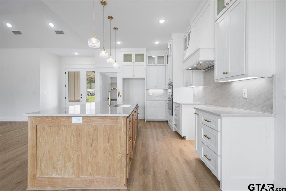 17249 Woodcrest Cir