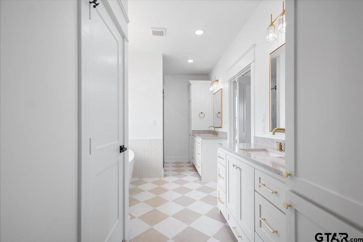 17249 Woodcrest Cir