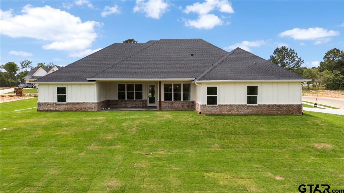 17249 Woodcrest Cir