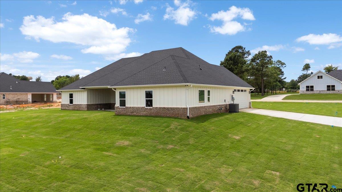 17249 Woodcrest Cir