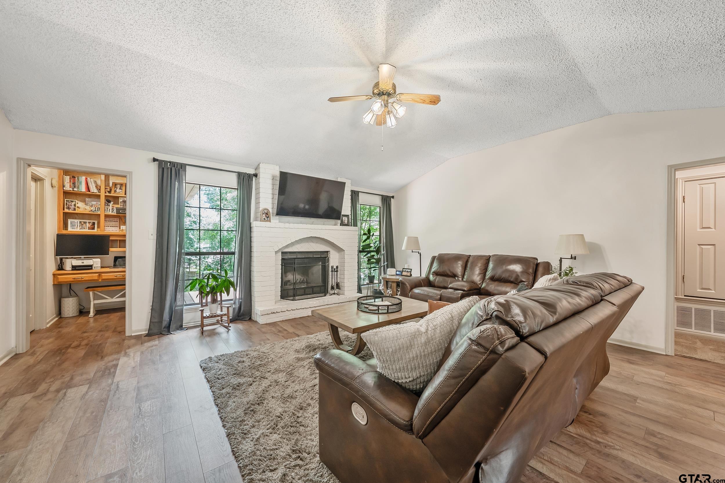 607 E Woodhaven St.