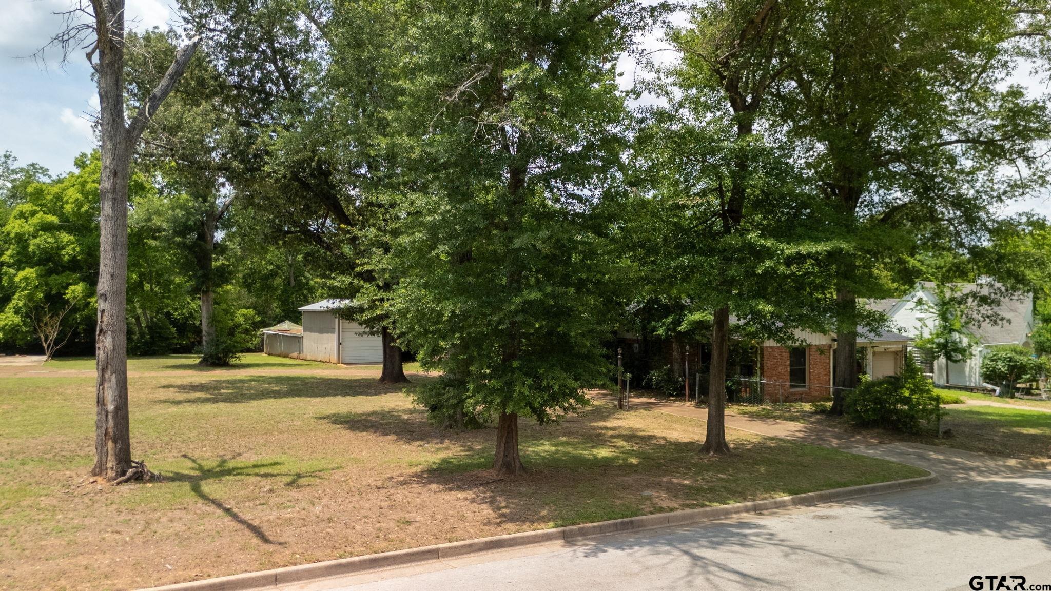 2115 S Sneed