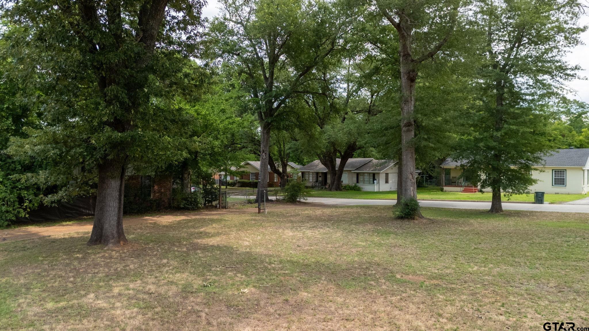 2121 S Sneed