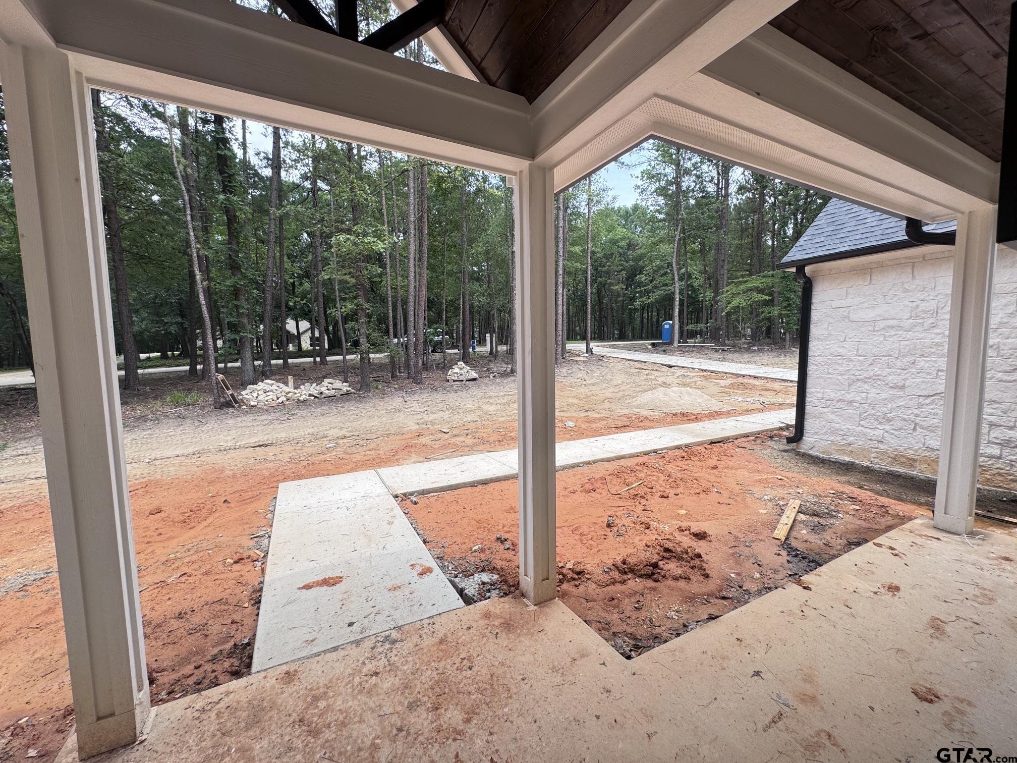 15337 Lakeside Dr