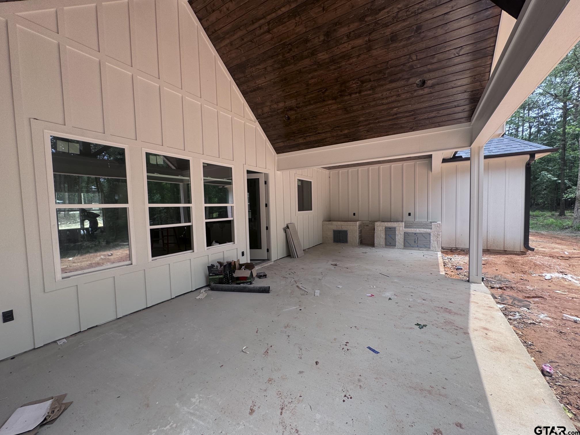 15337 Lakeside Dr