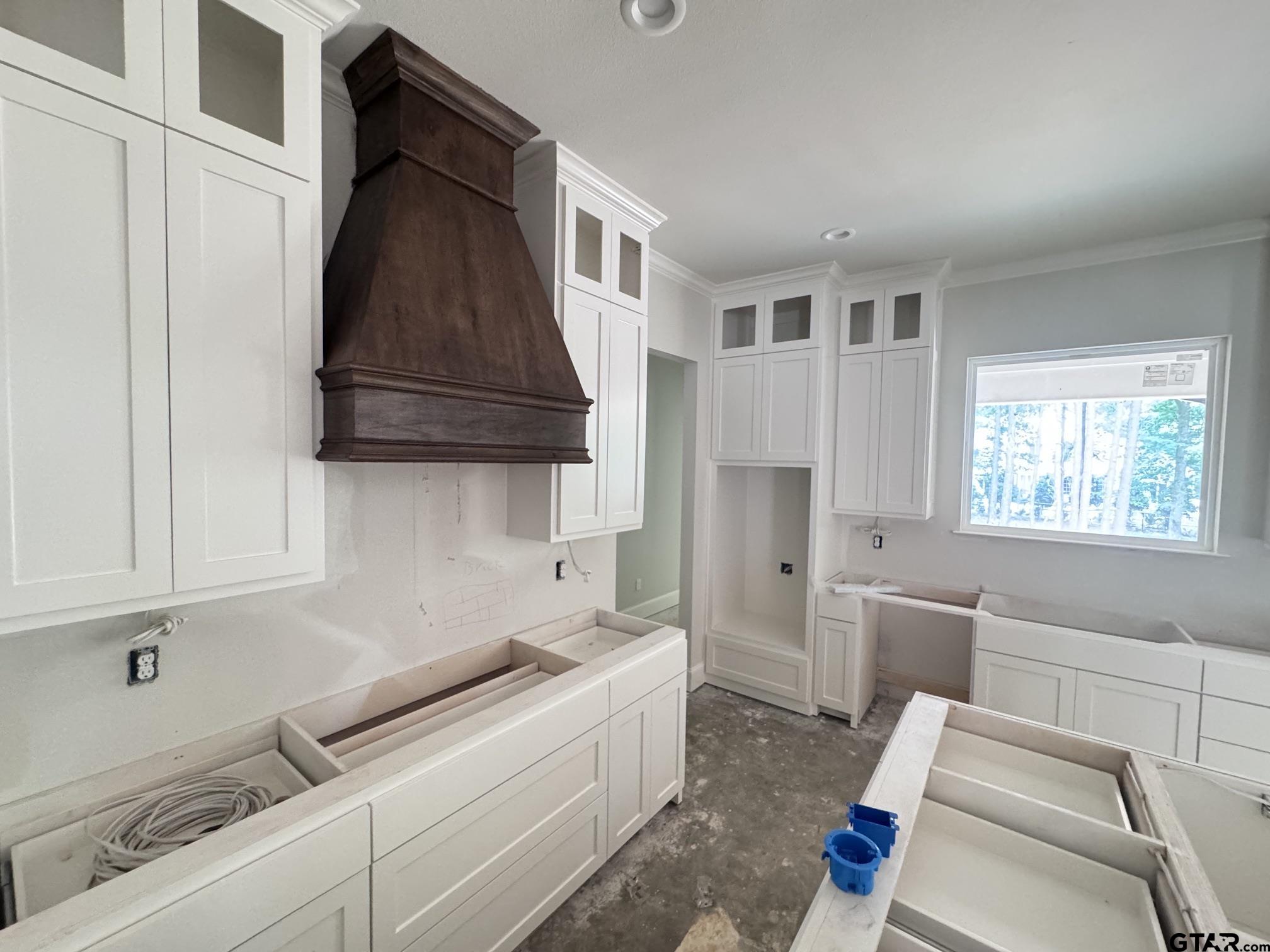 15337 Lakeside Dr