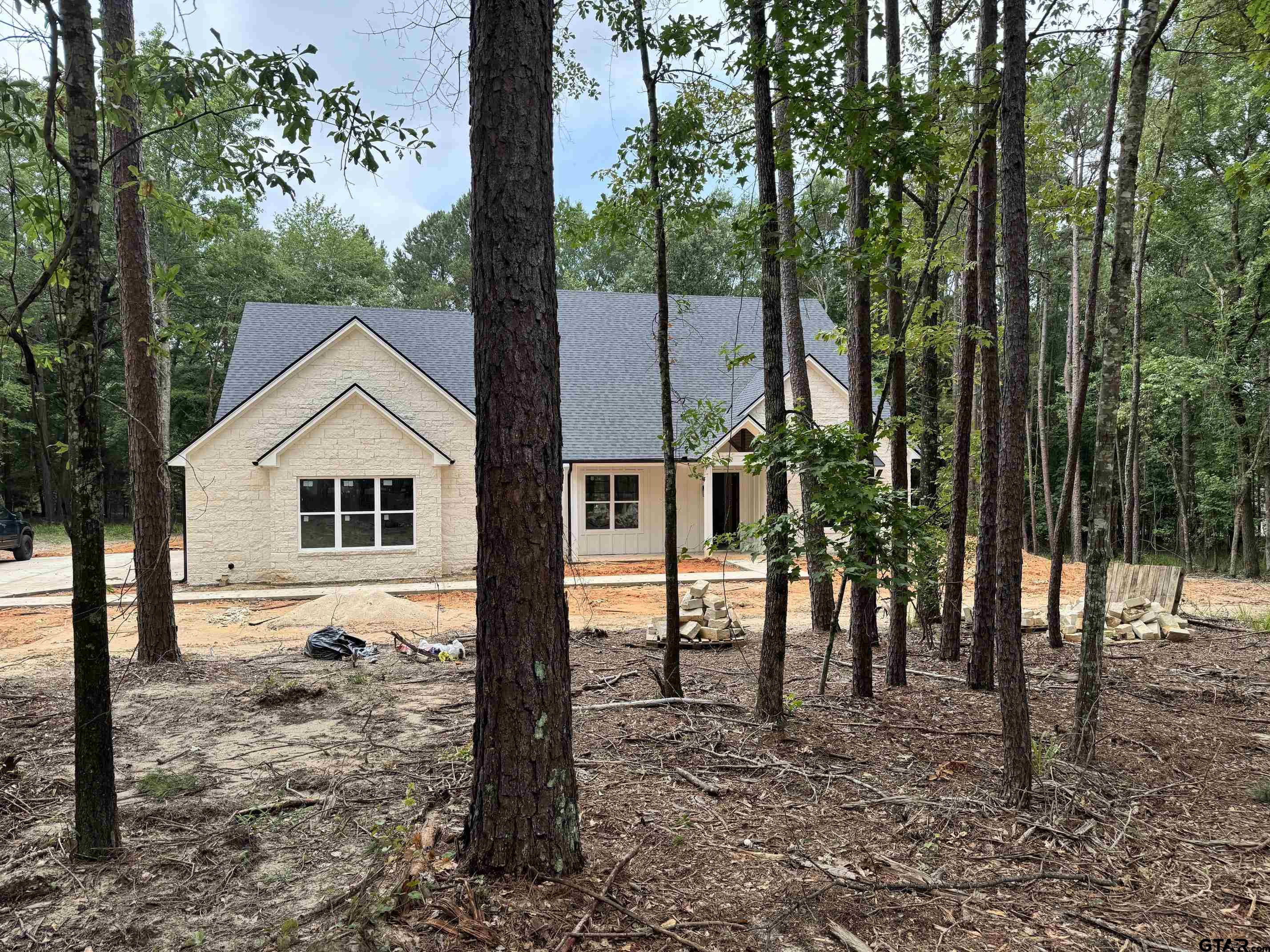 15337 Lakeside Dr