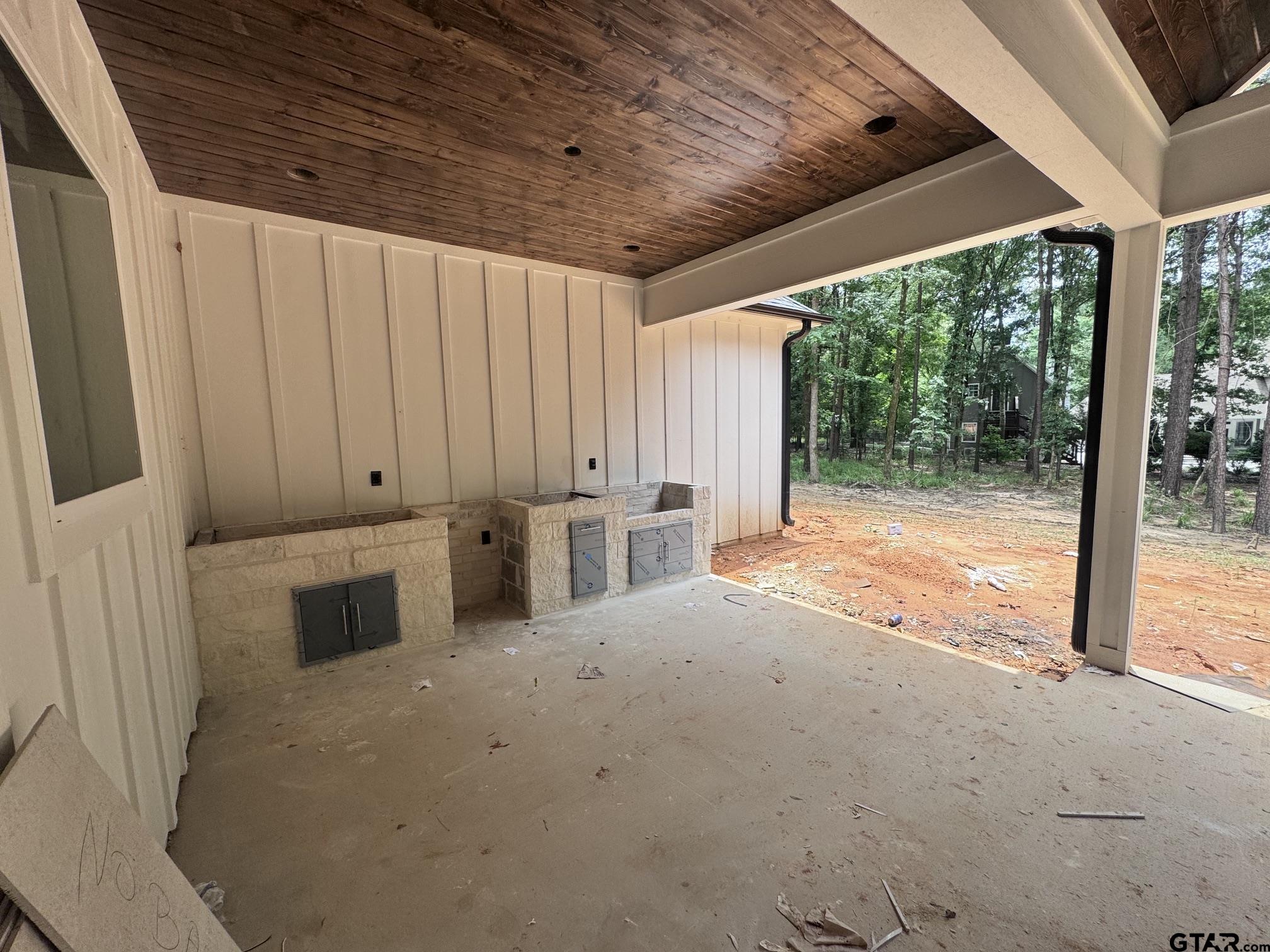15337 Lakeside Dr