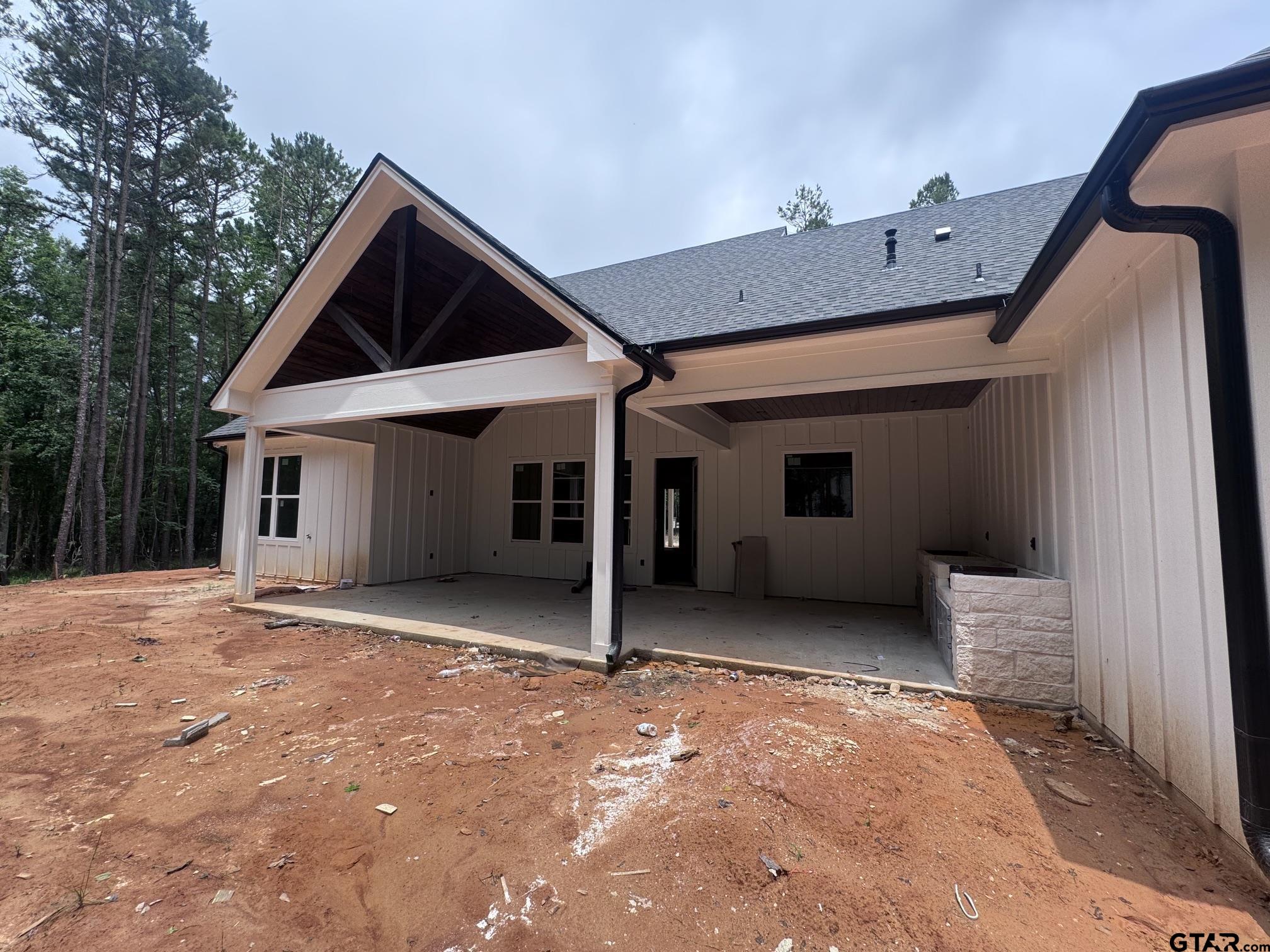 15337 Lakeside Dr