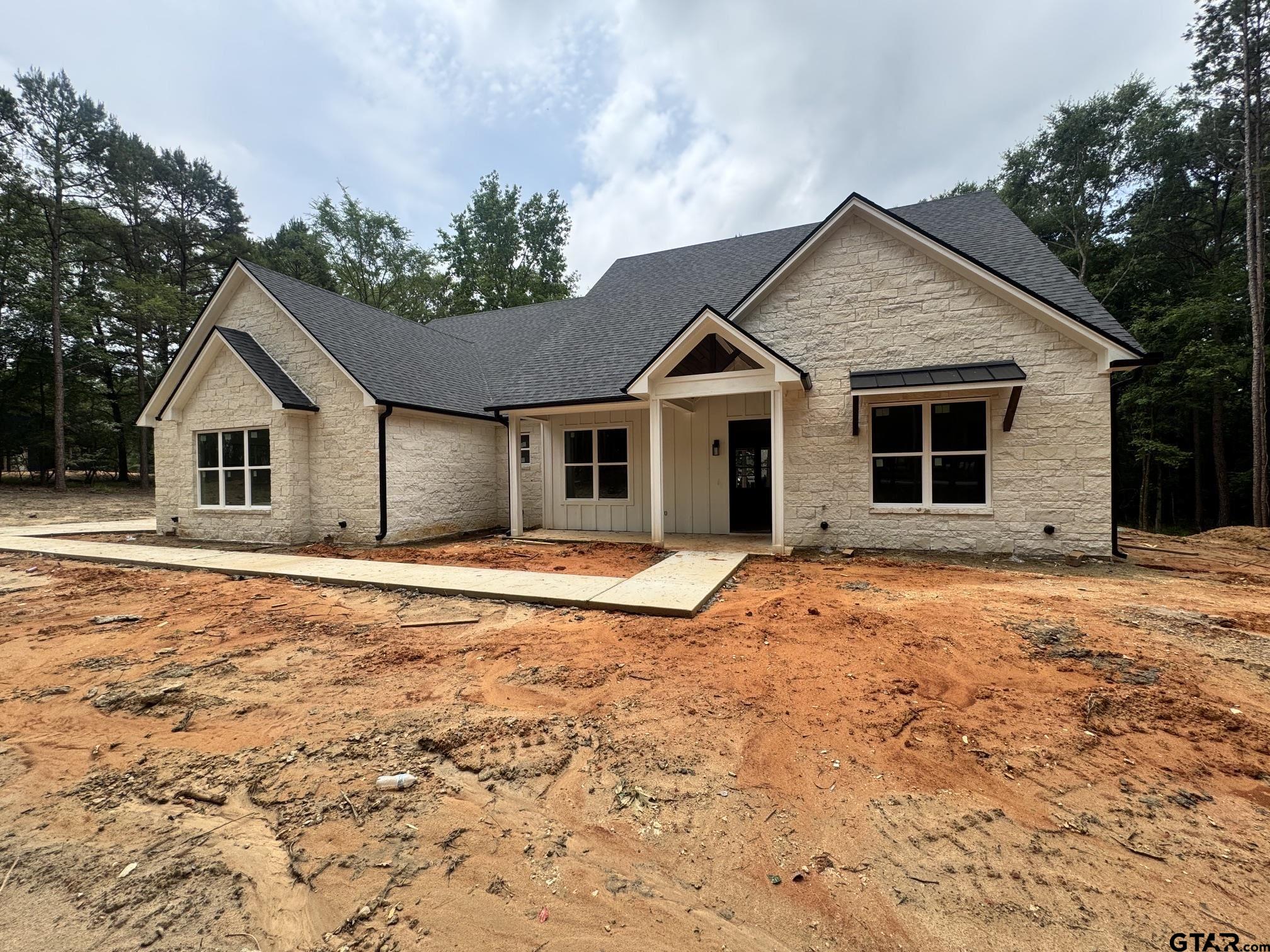 15337 Lakeside Dr