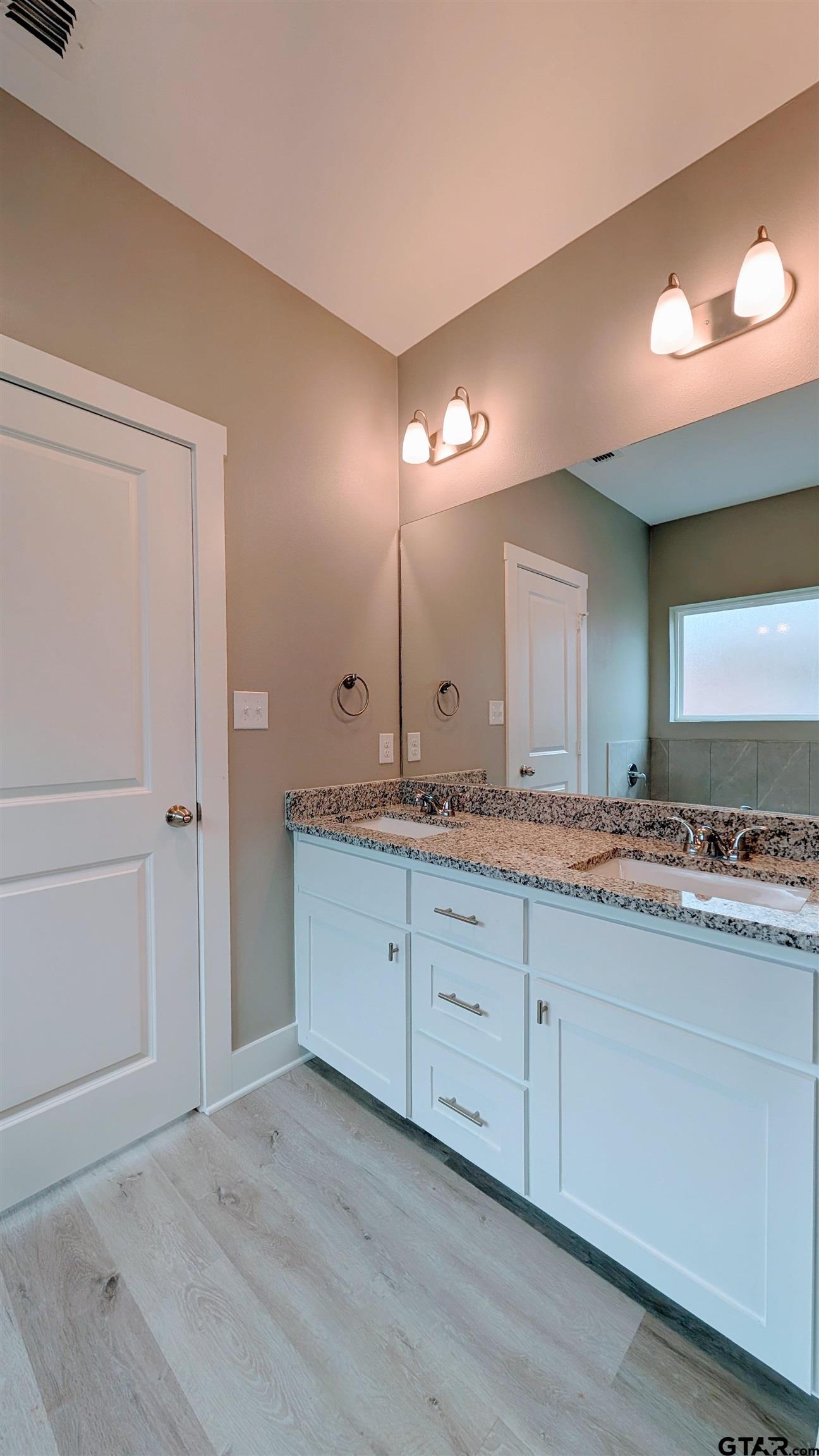 1303 Berkli Cove