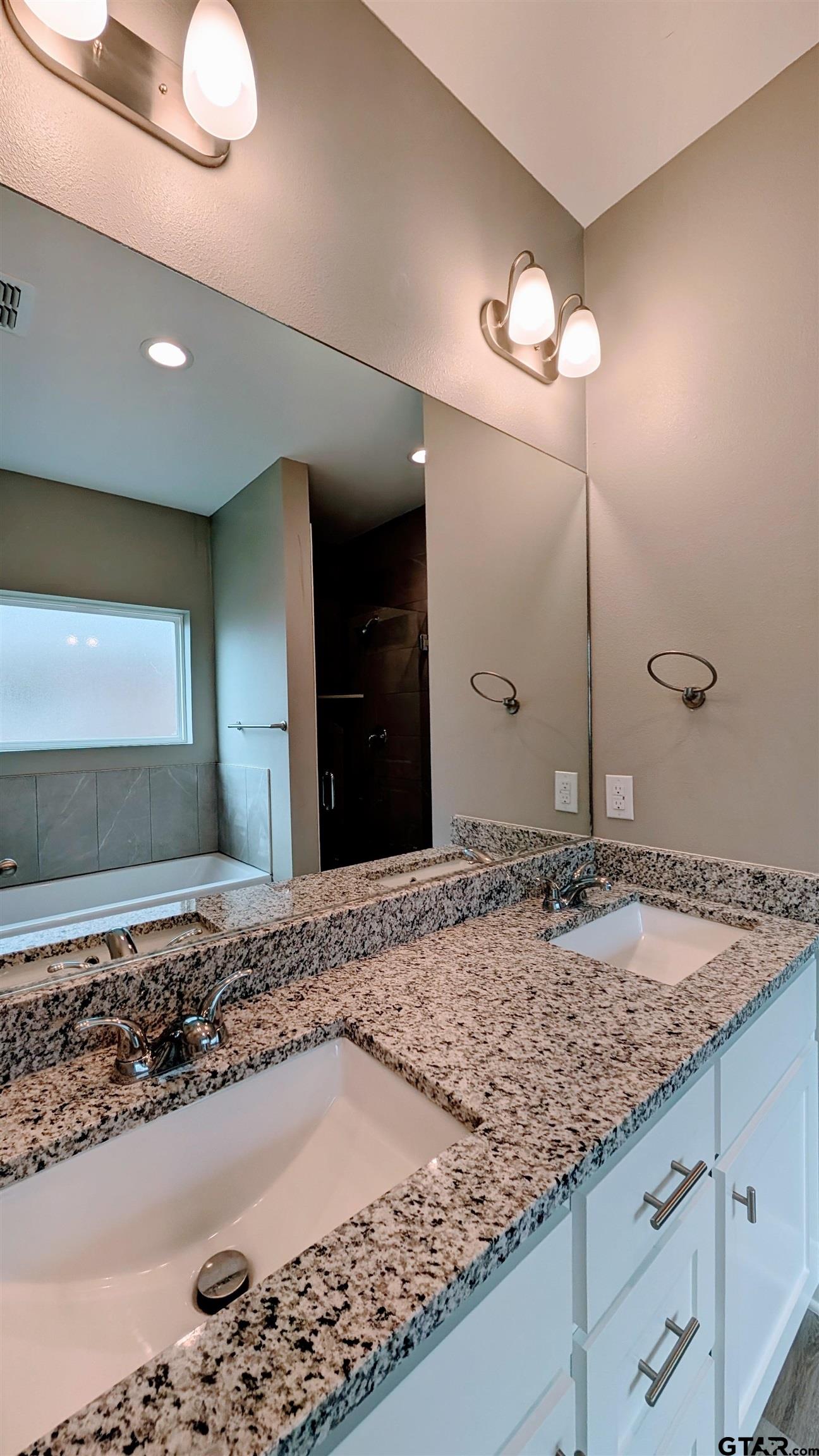 1303 Berkli Cove