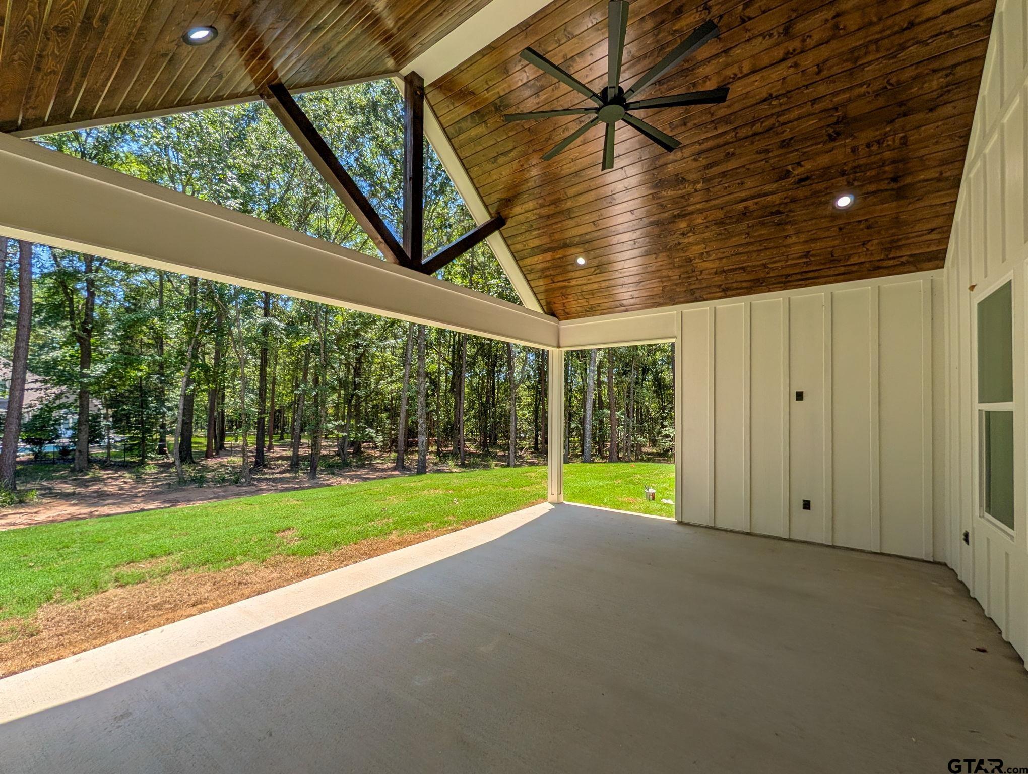 15337 Lakeside Dr