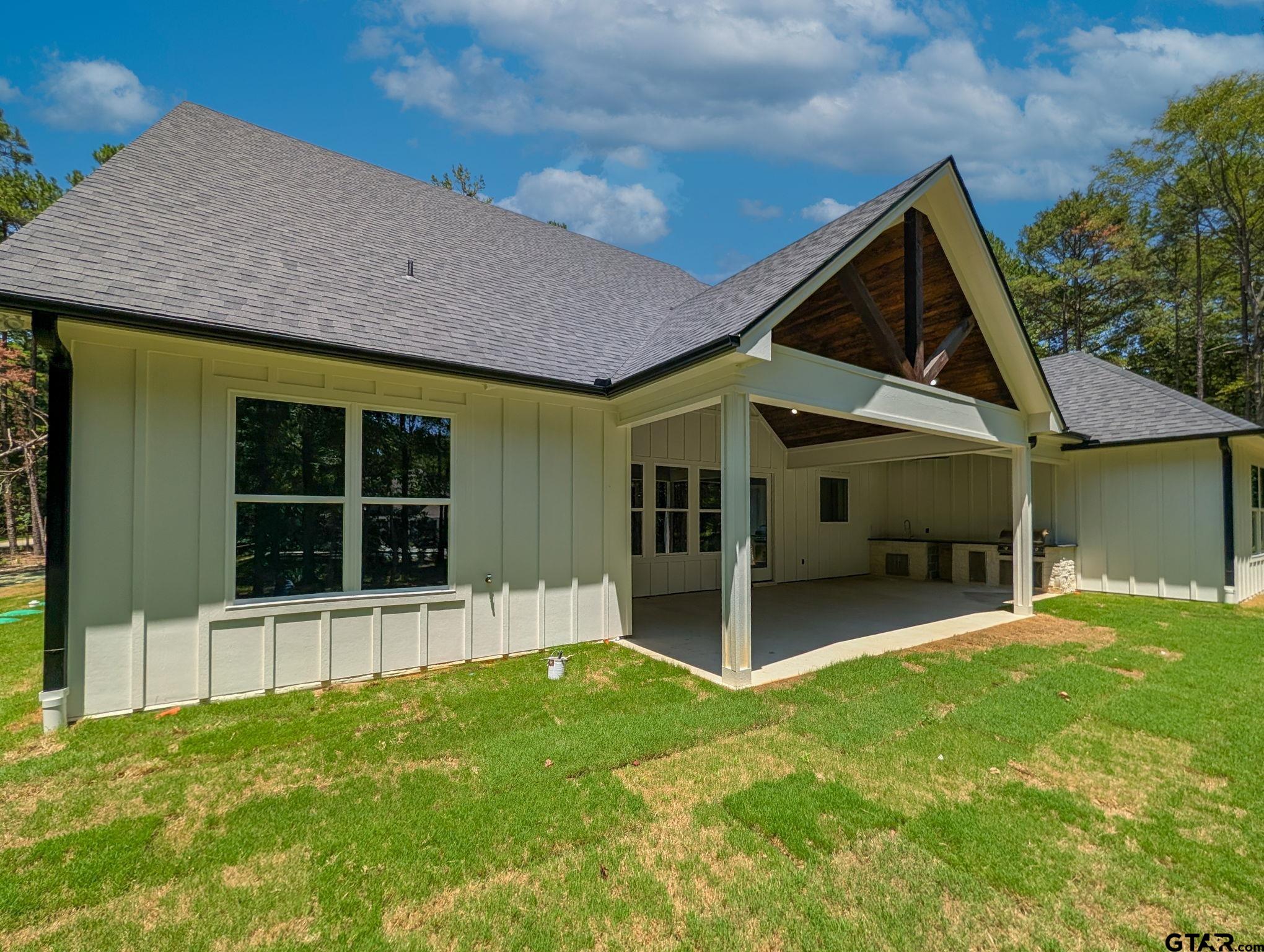 15337 Lakeside Dr