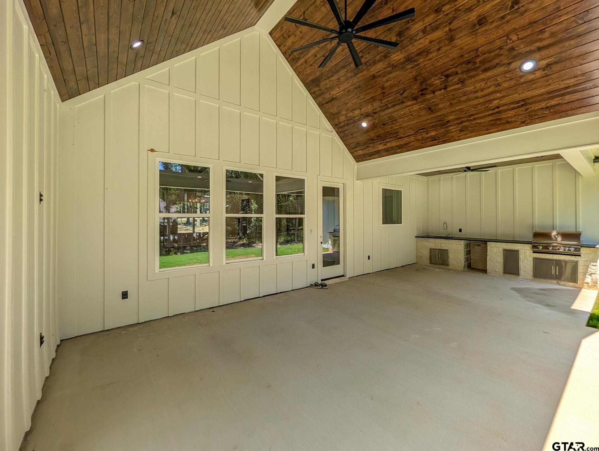15337 Lakeside Dr