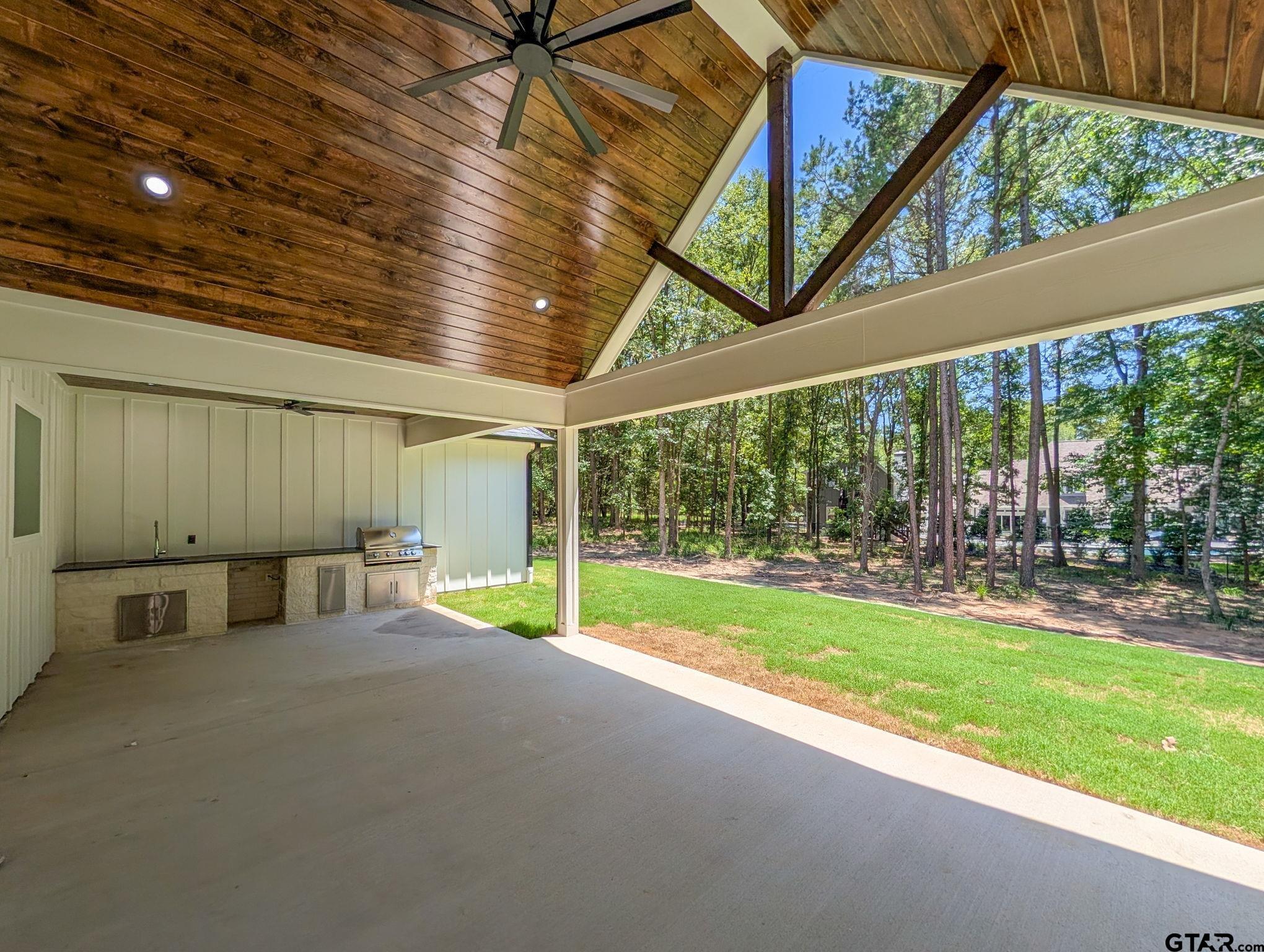 15337 Lakeside Dr
