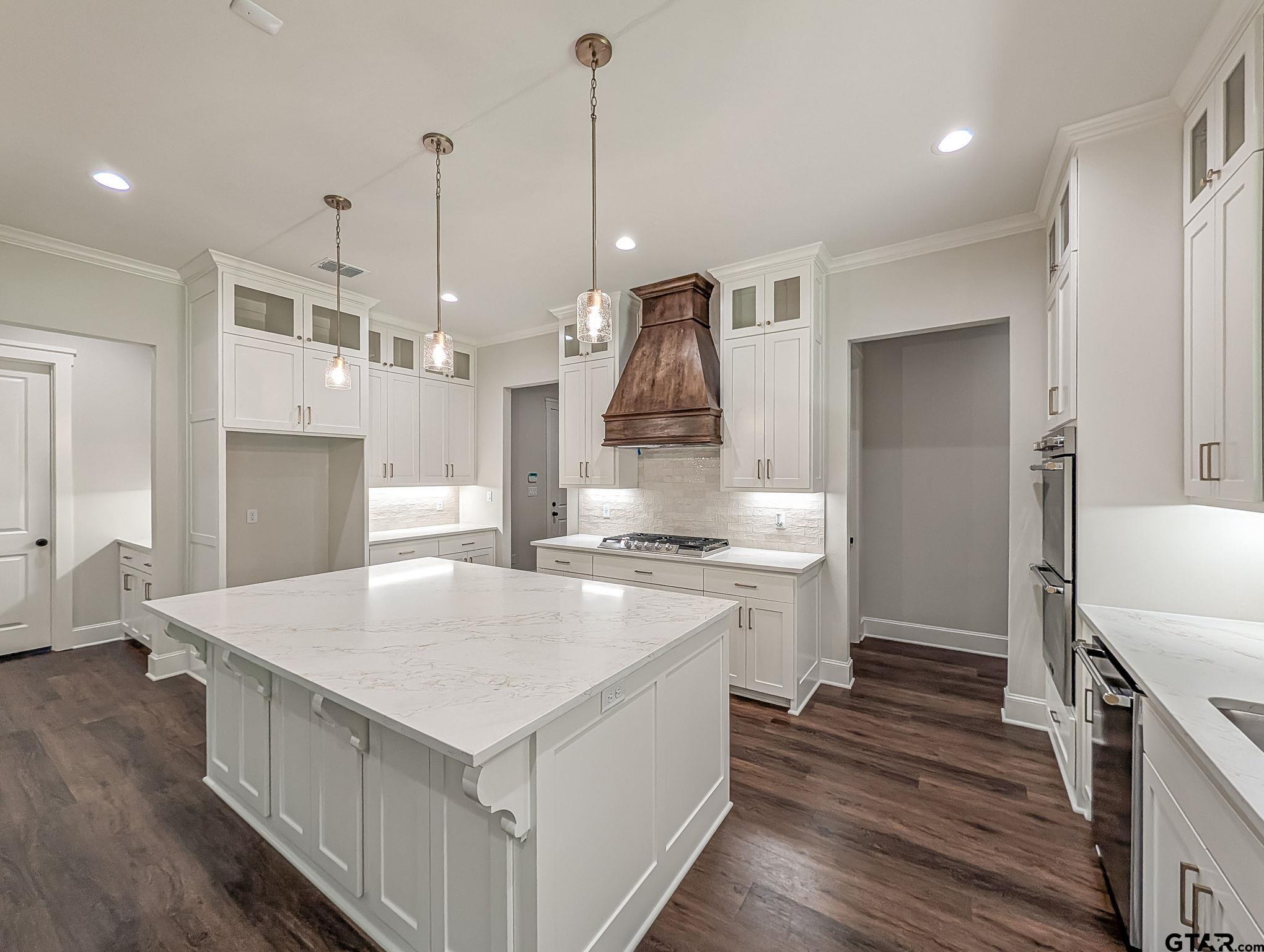 15337 Lakeside Dr