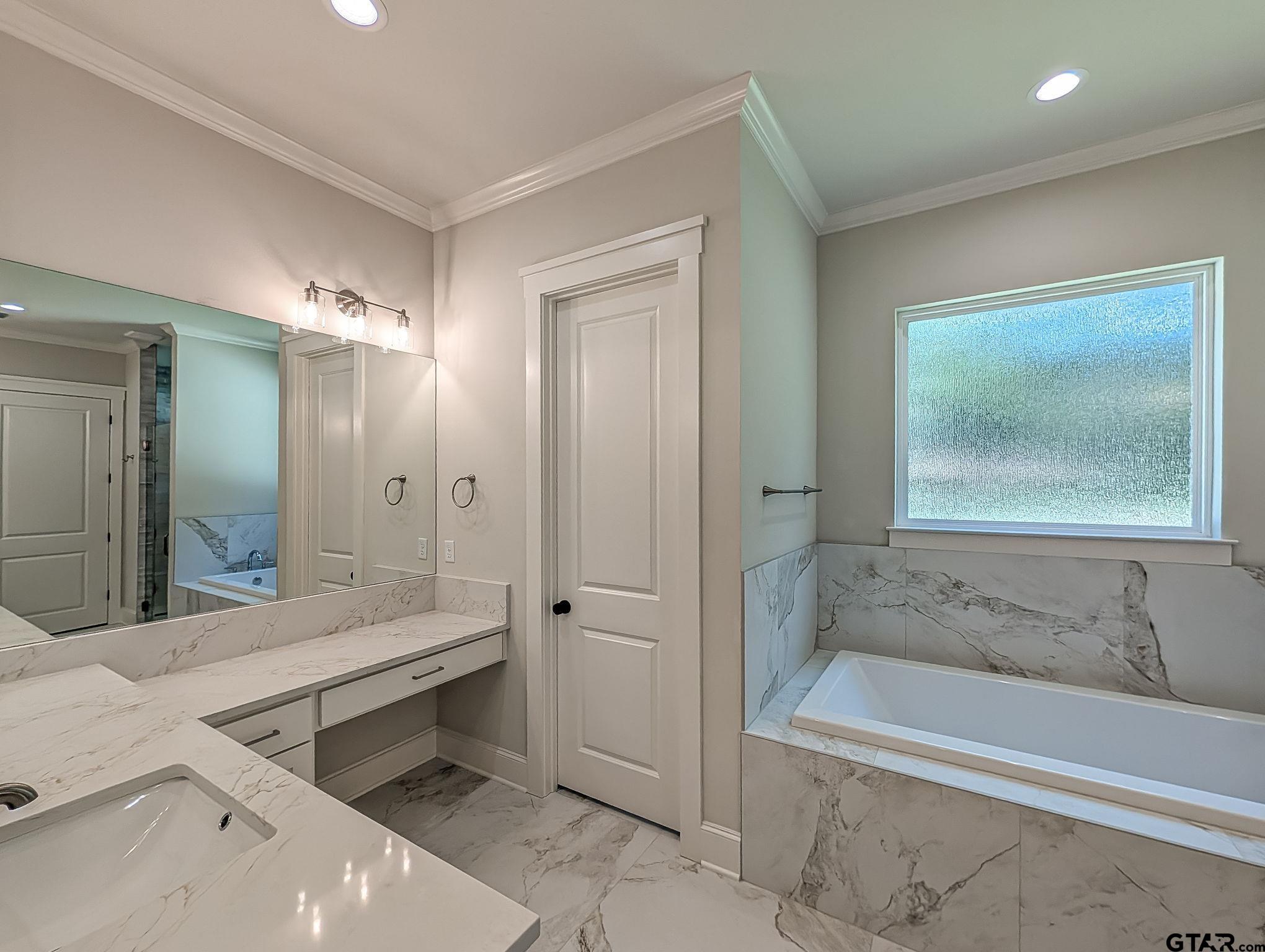 15337 Lakeside Dr