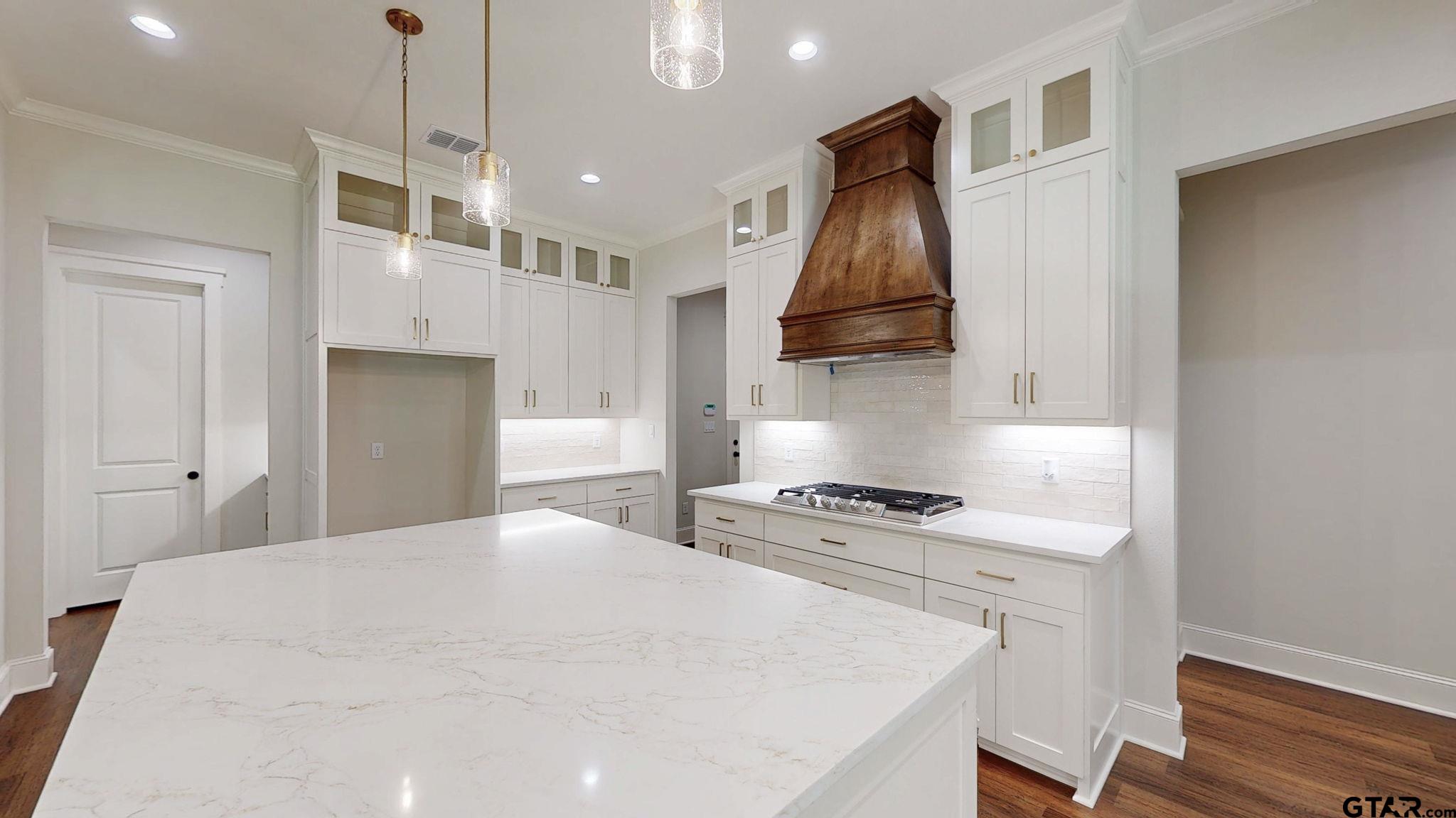 15337 Lakeside Dr
