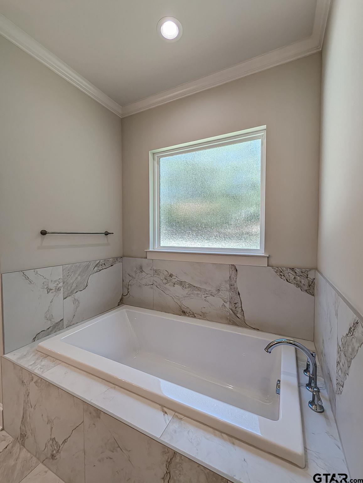 15337 Lakeside Dr