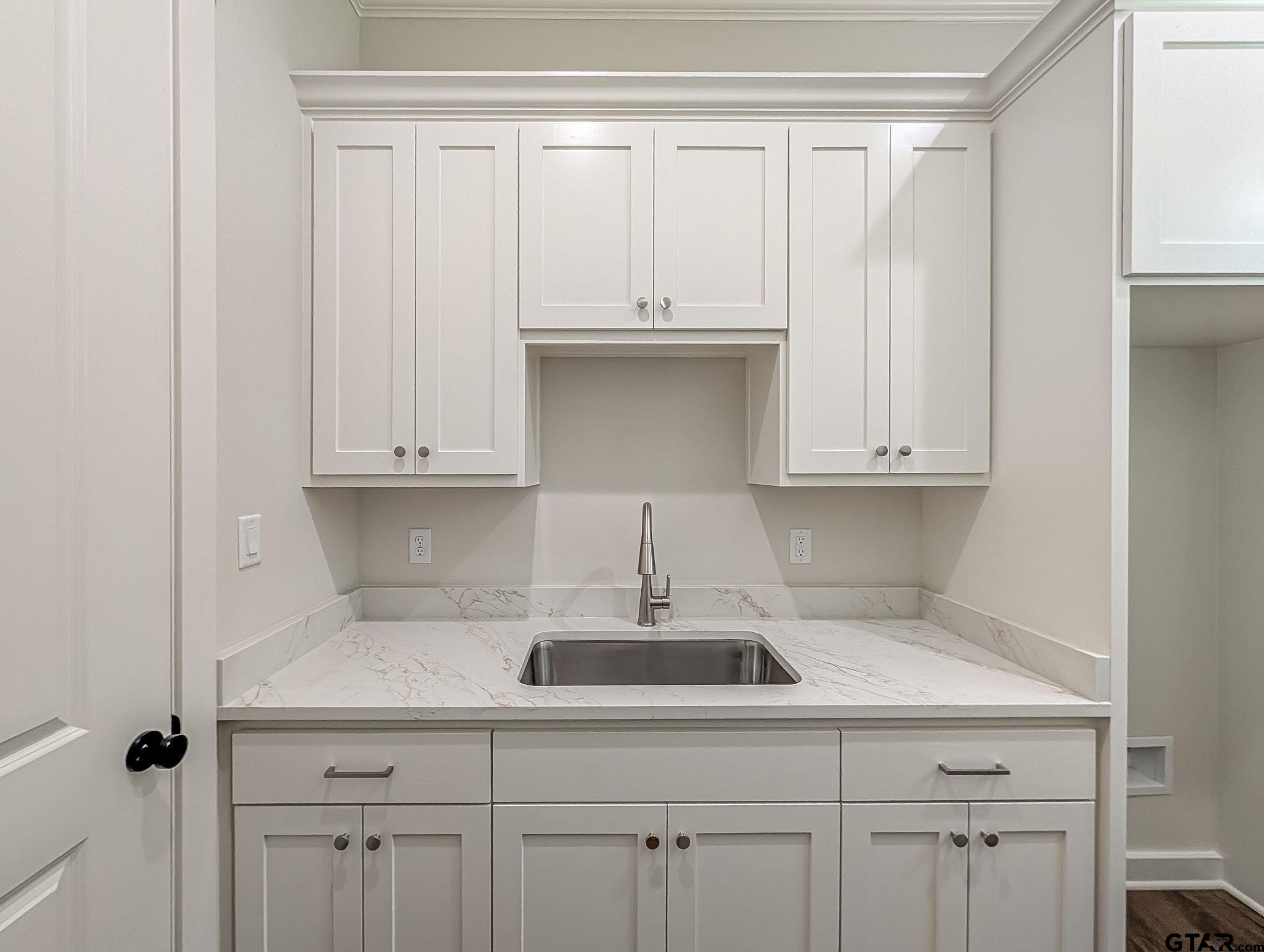 15337 Lakeside Dr