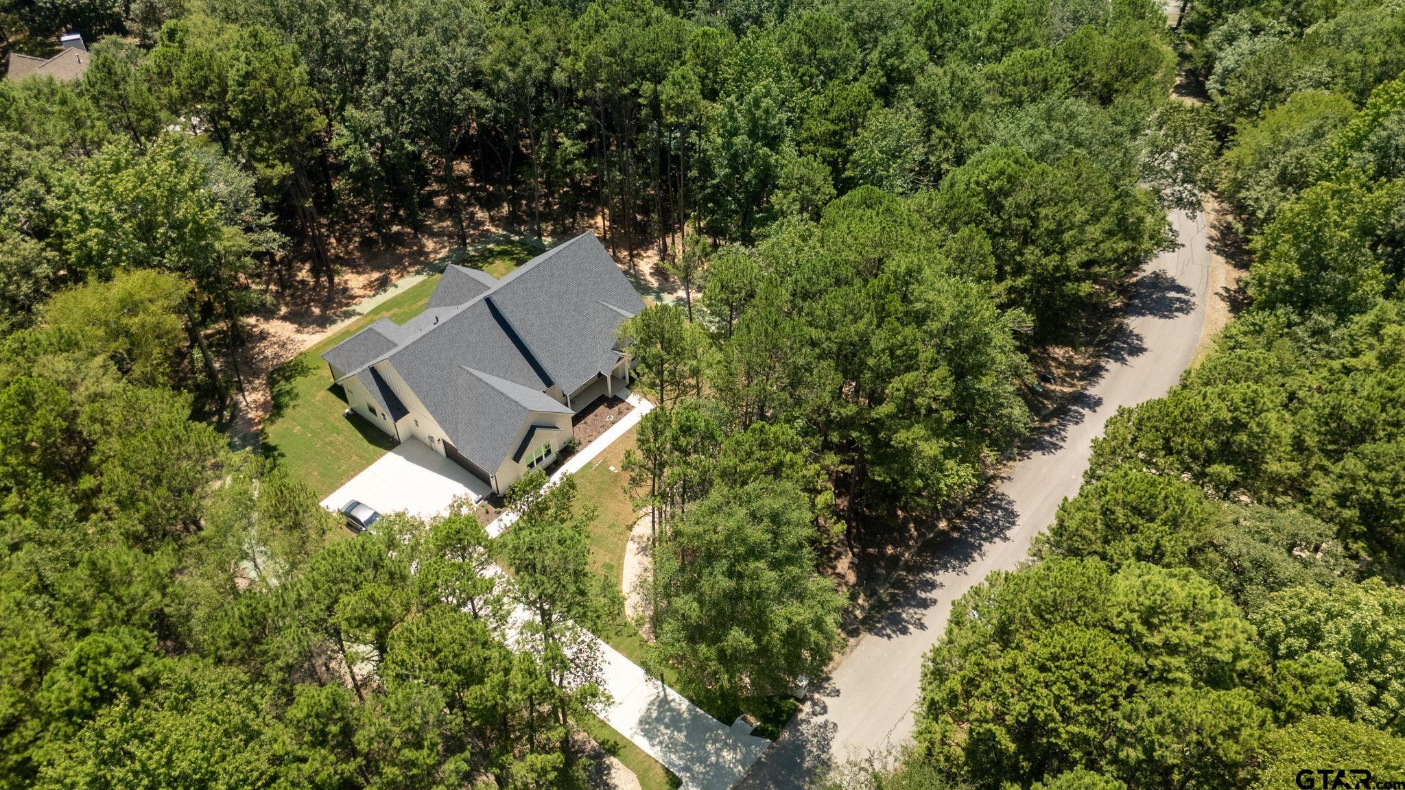 15337 Lakeside Dr