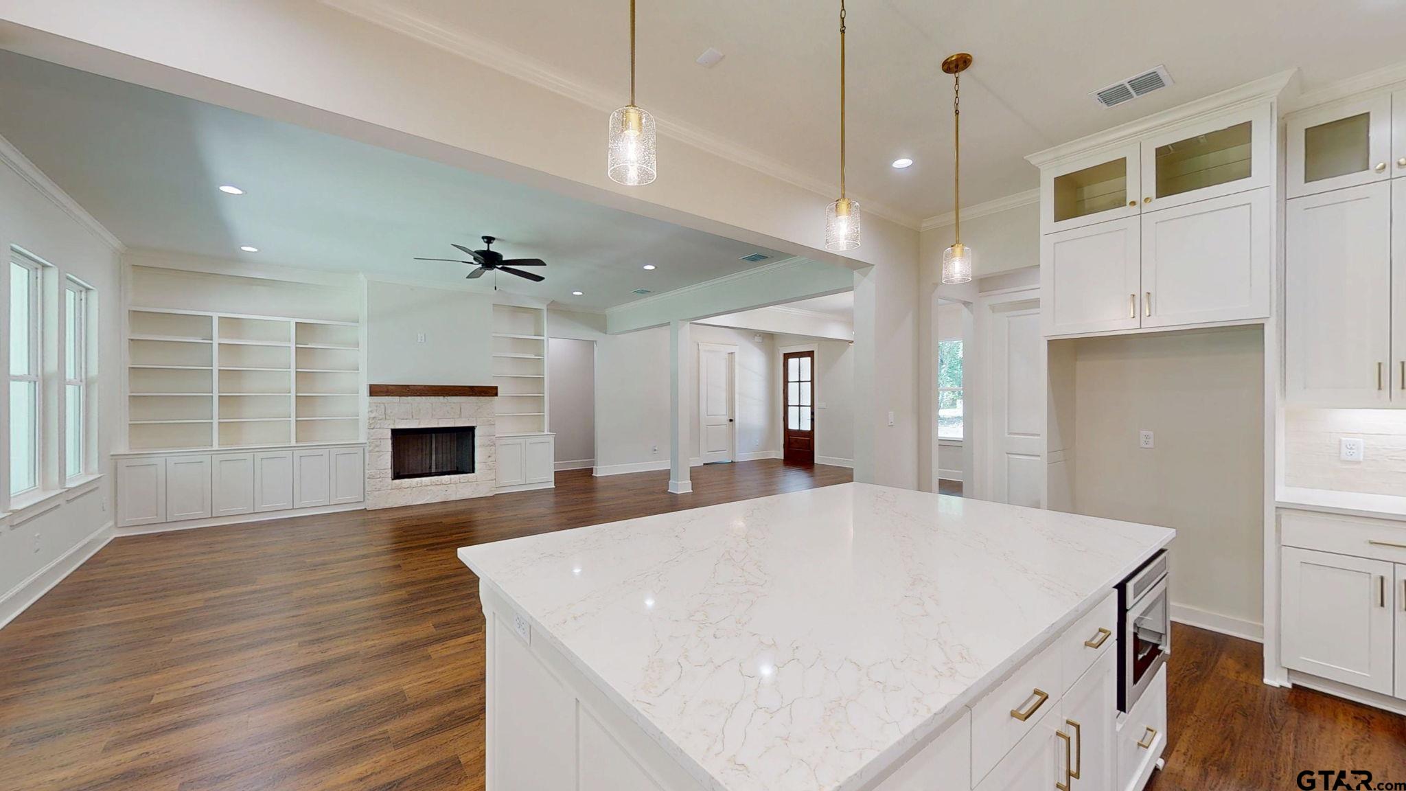 15337 Lakeside Dr