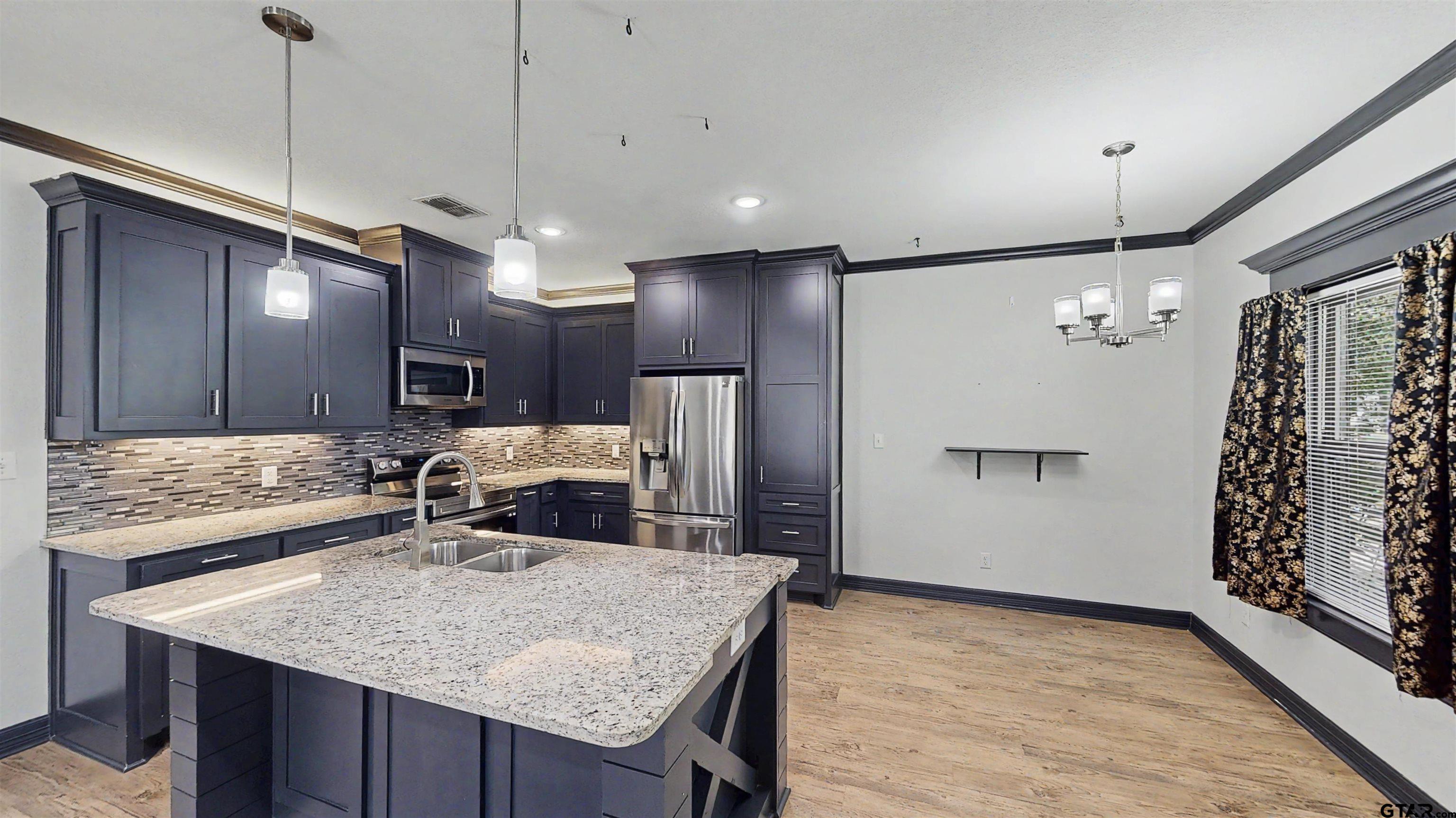 1315 N Ross