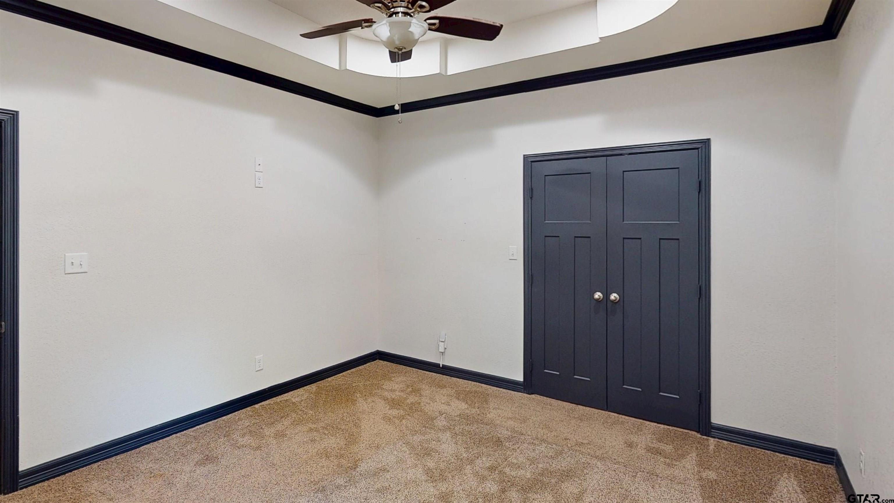 1315 N Ross