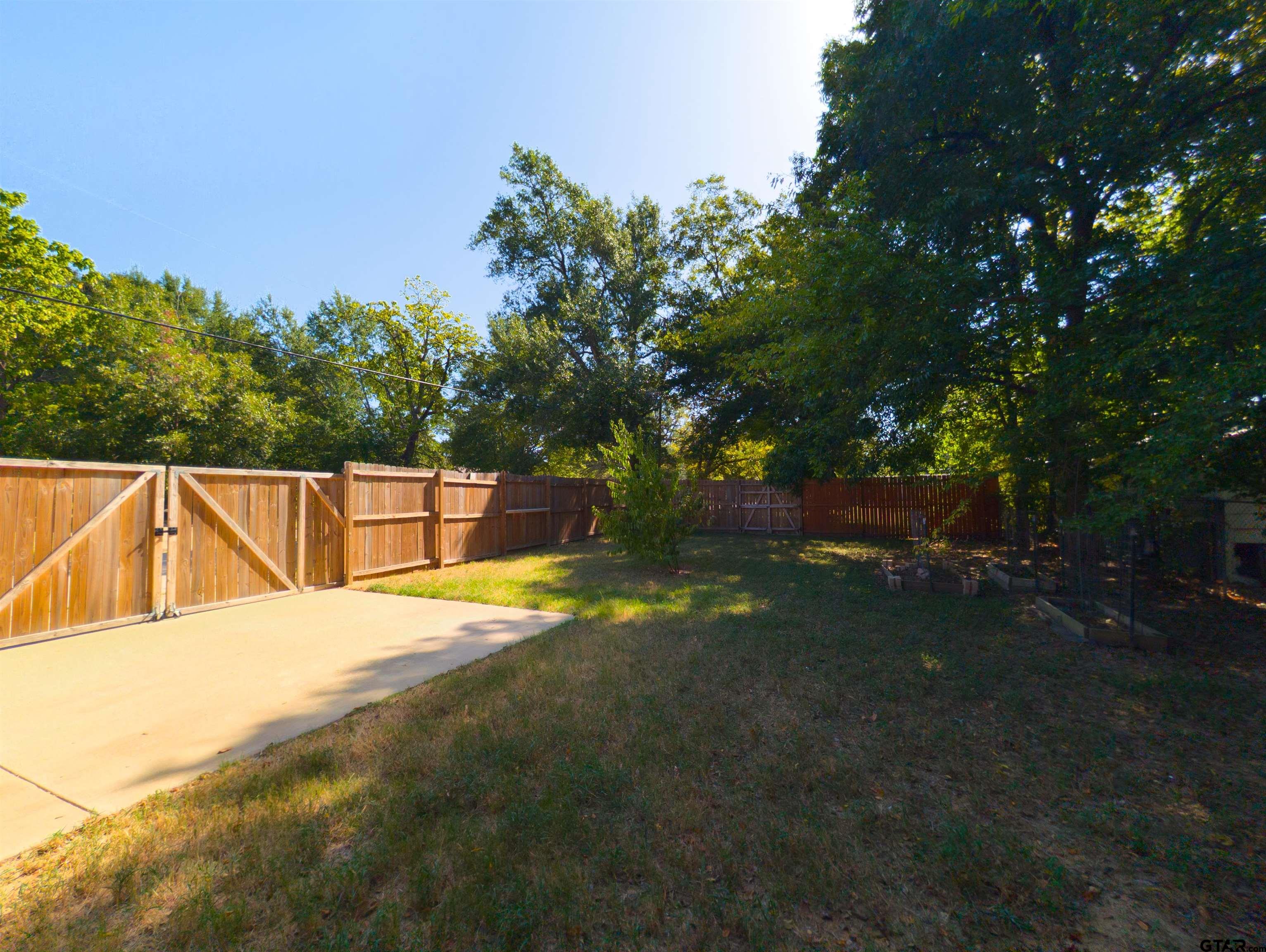 1315 N Ross