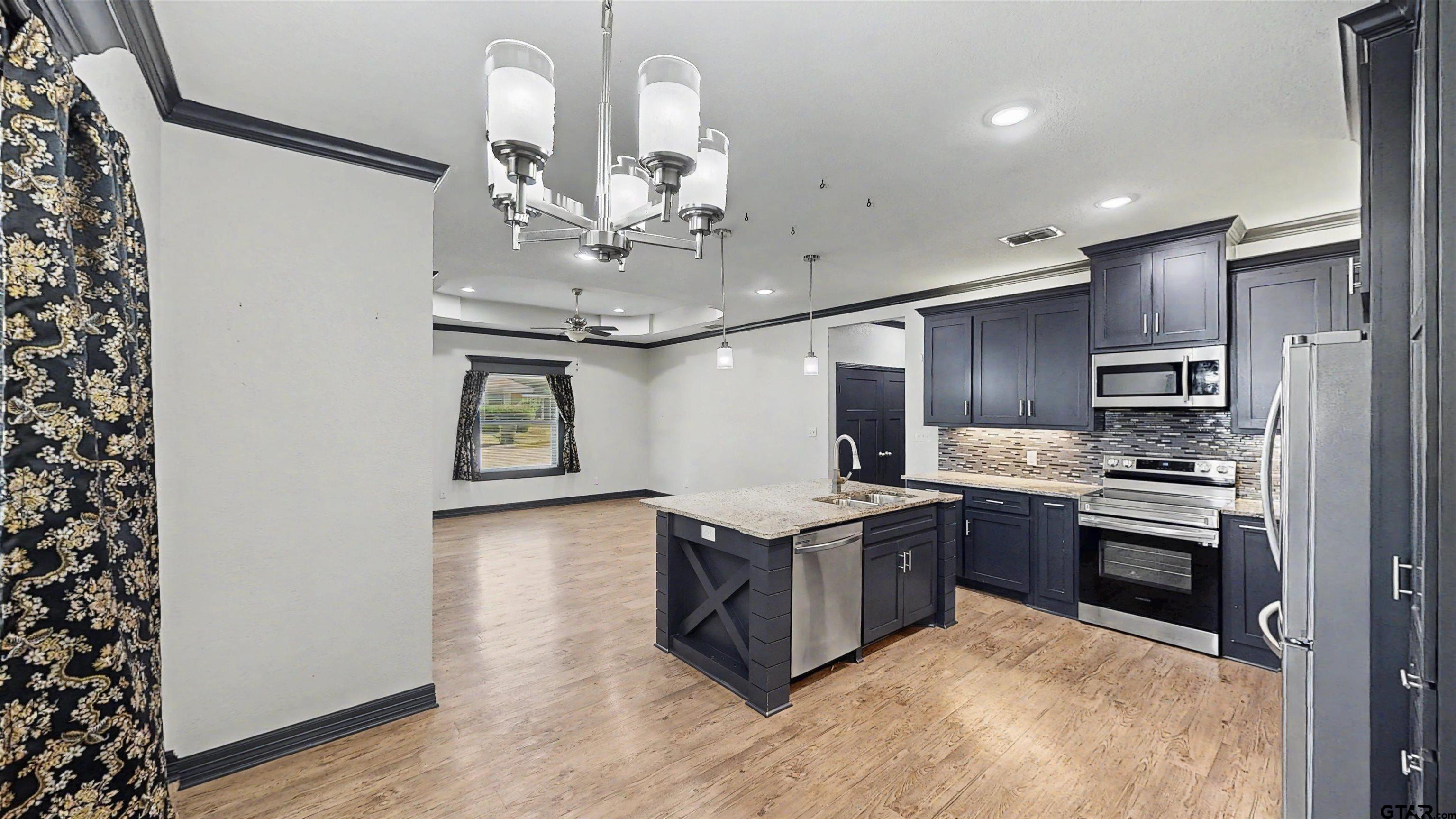1315 N Ross