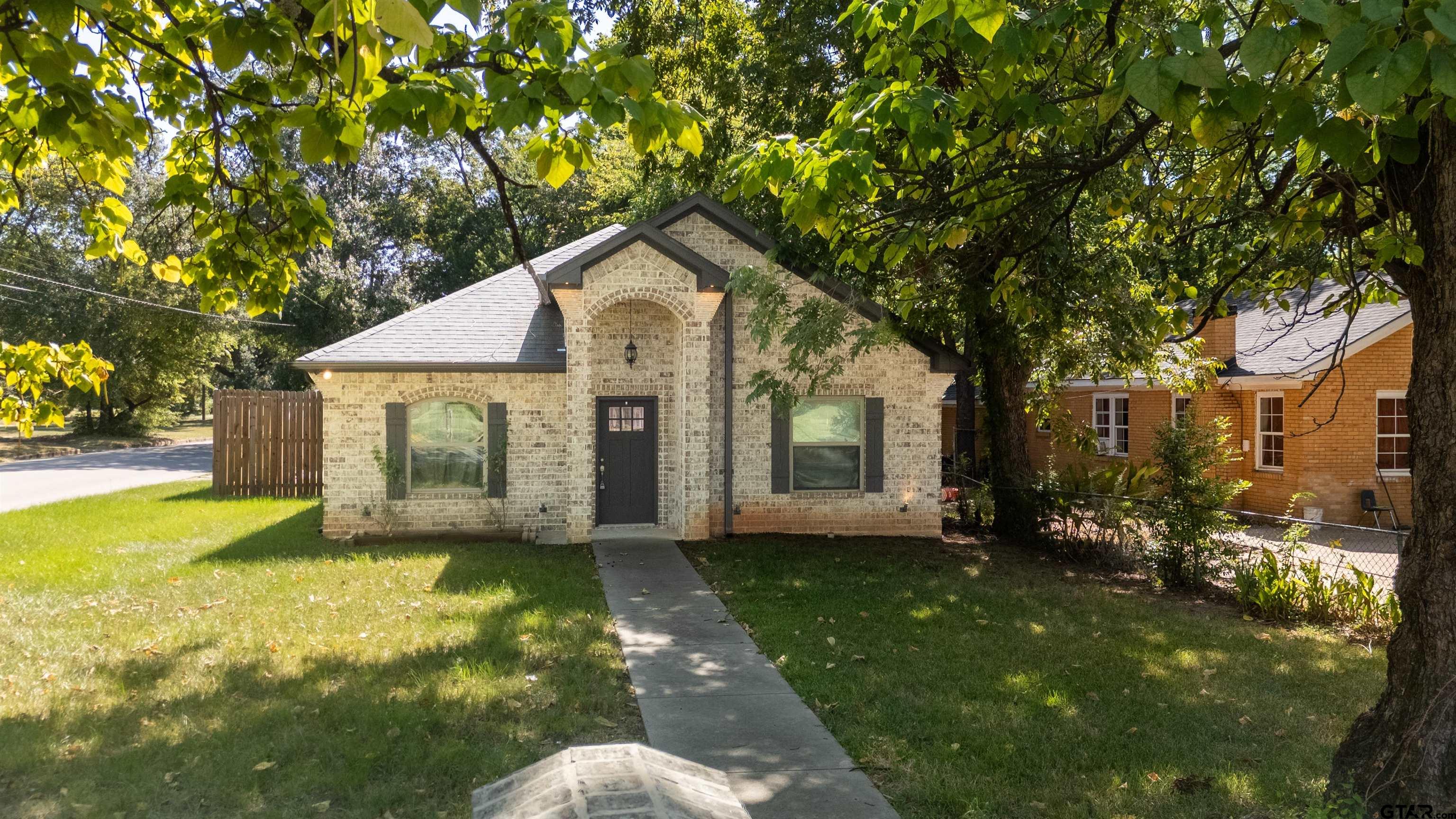 1315 N Ross