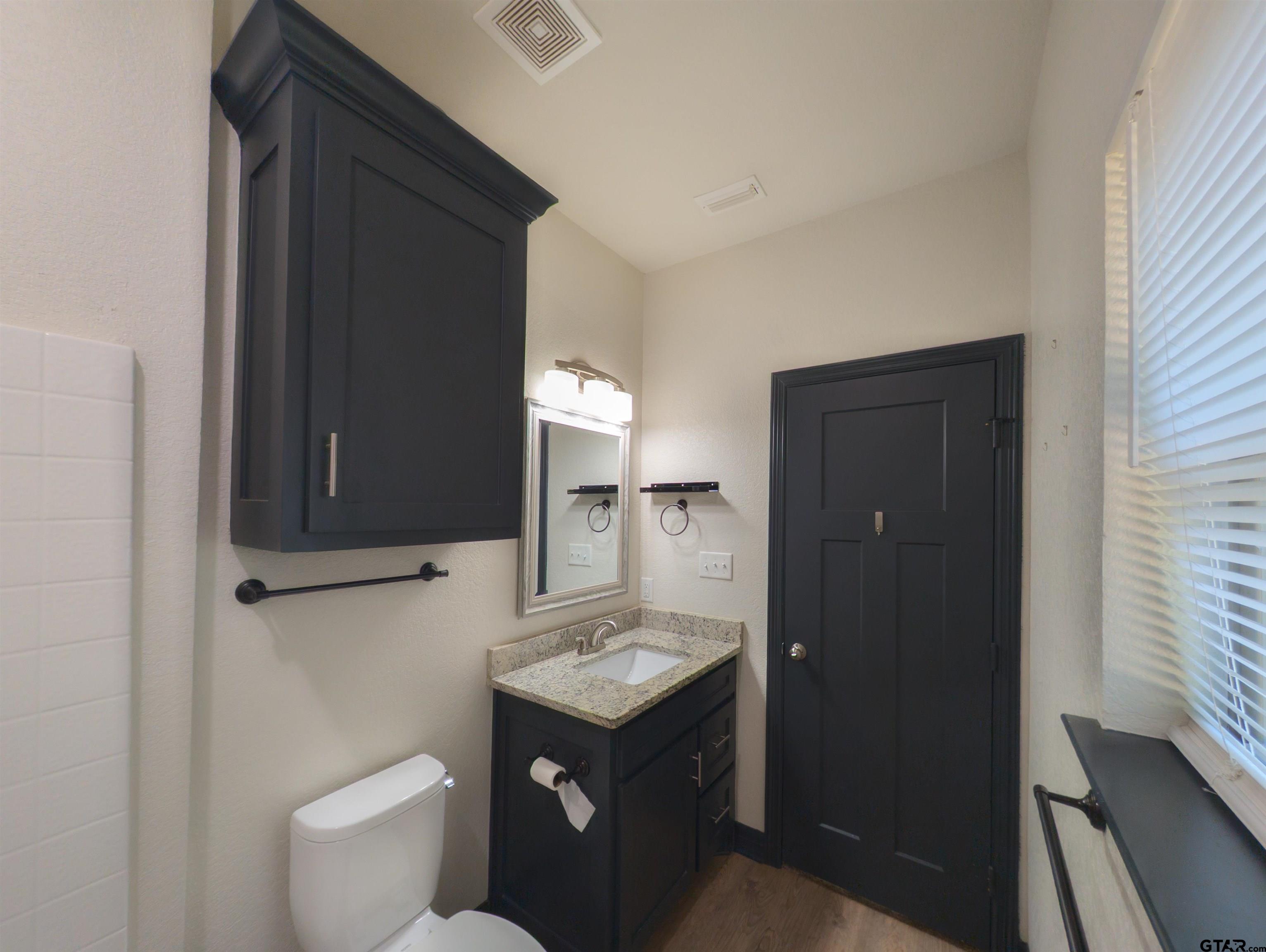 1315 N Ross