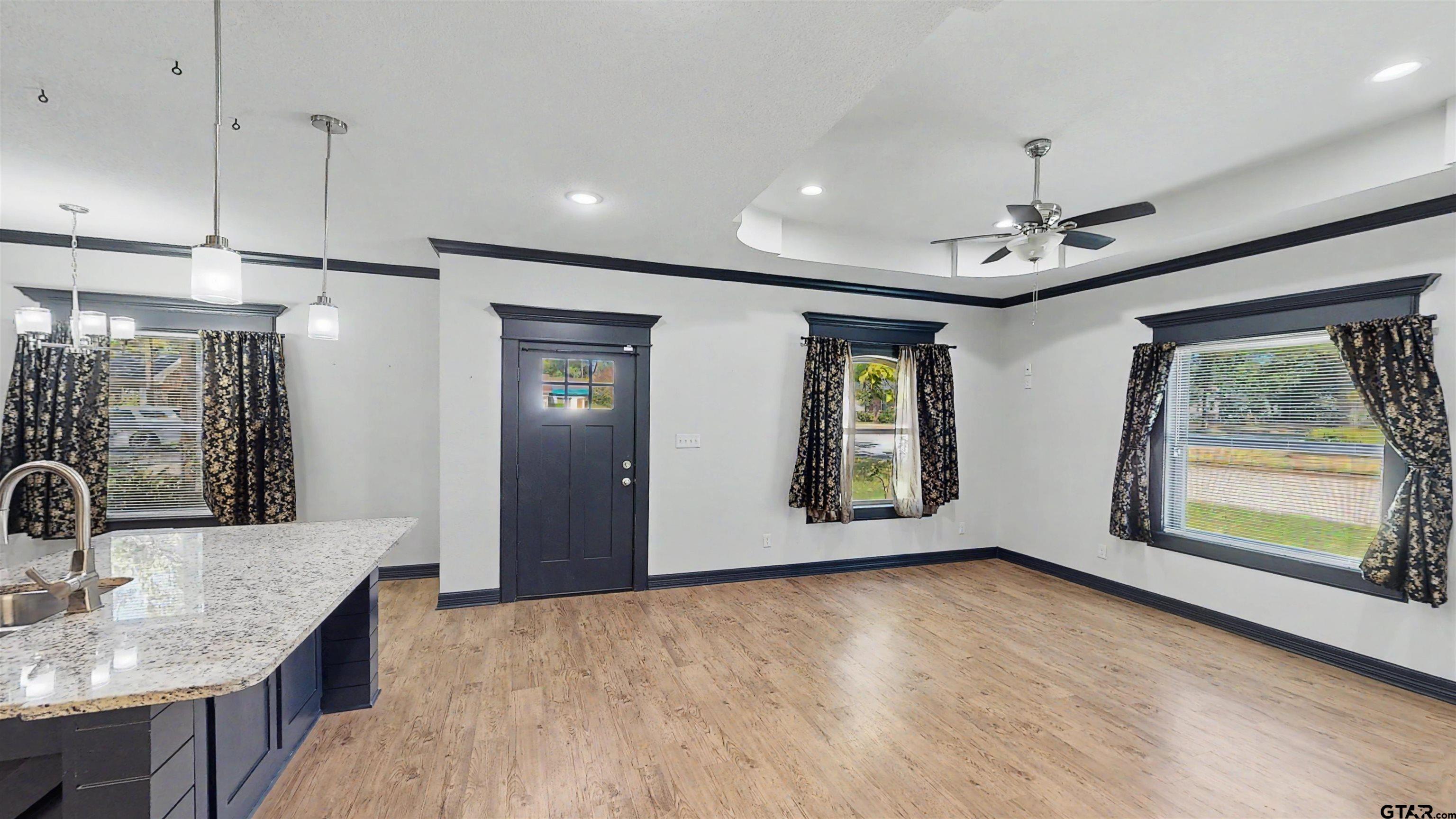 1315 N Ross