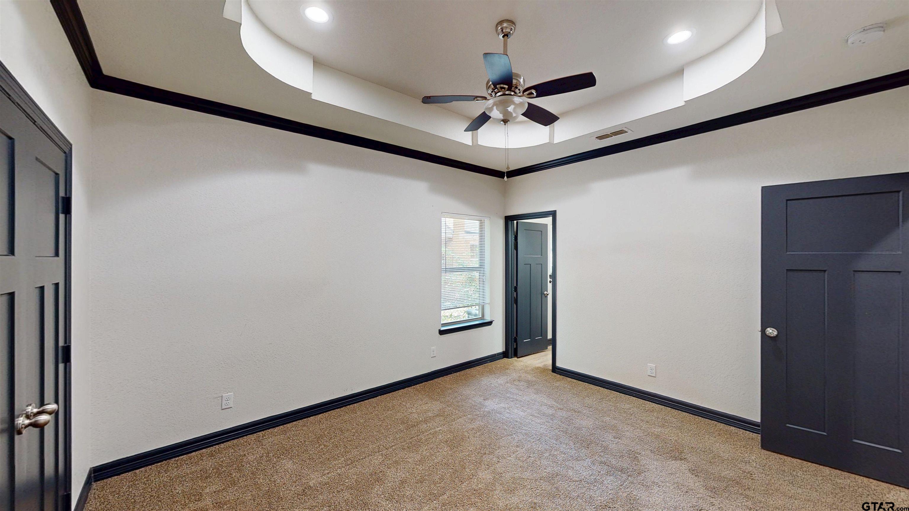 1315 N Ross
