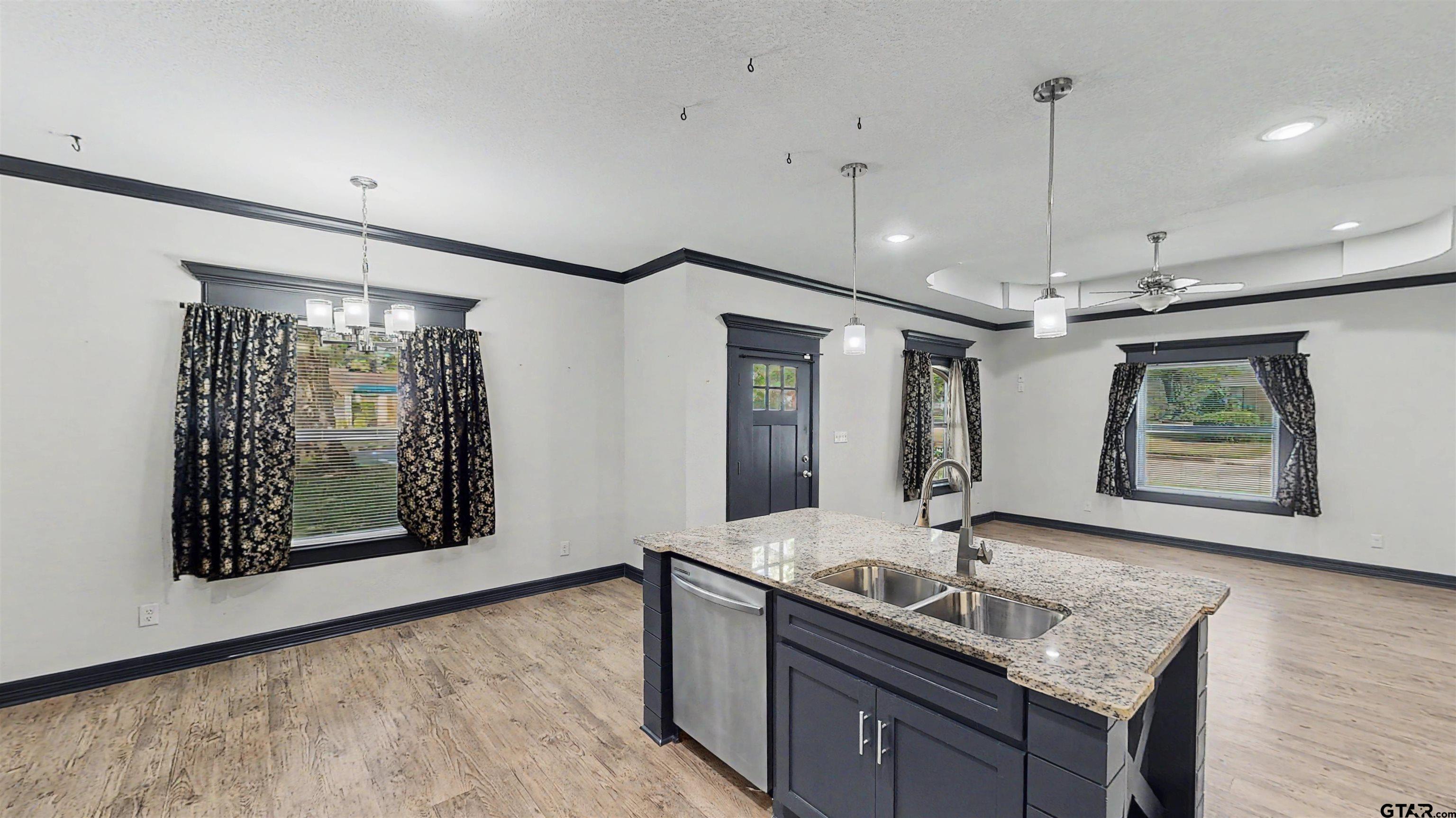 1315 N Ross