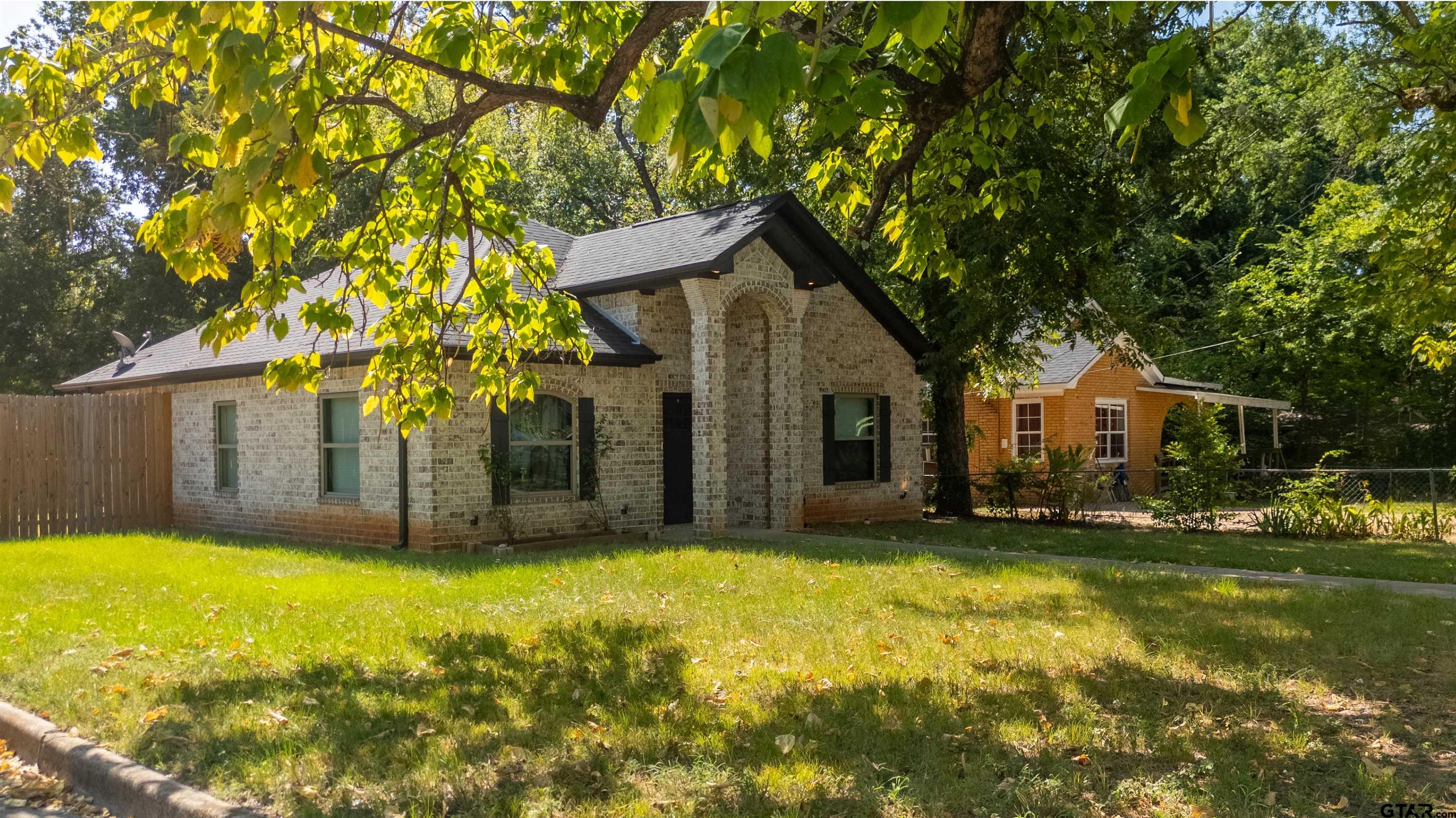 1315 N Ross