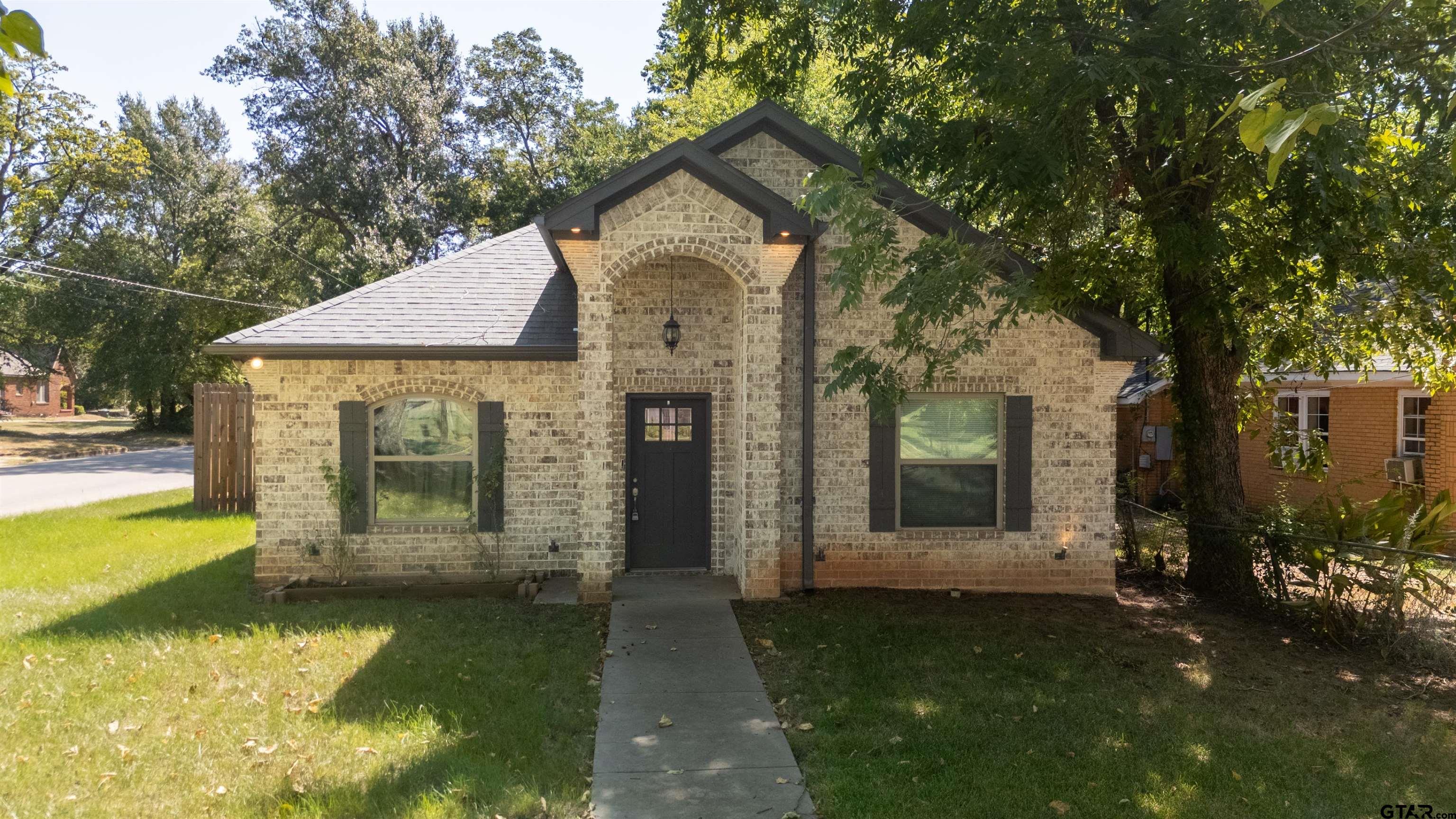 1315 N Ross