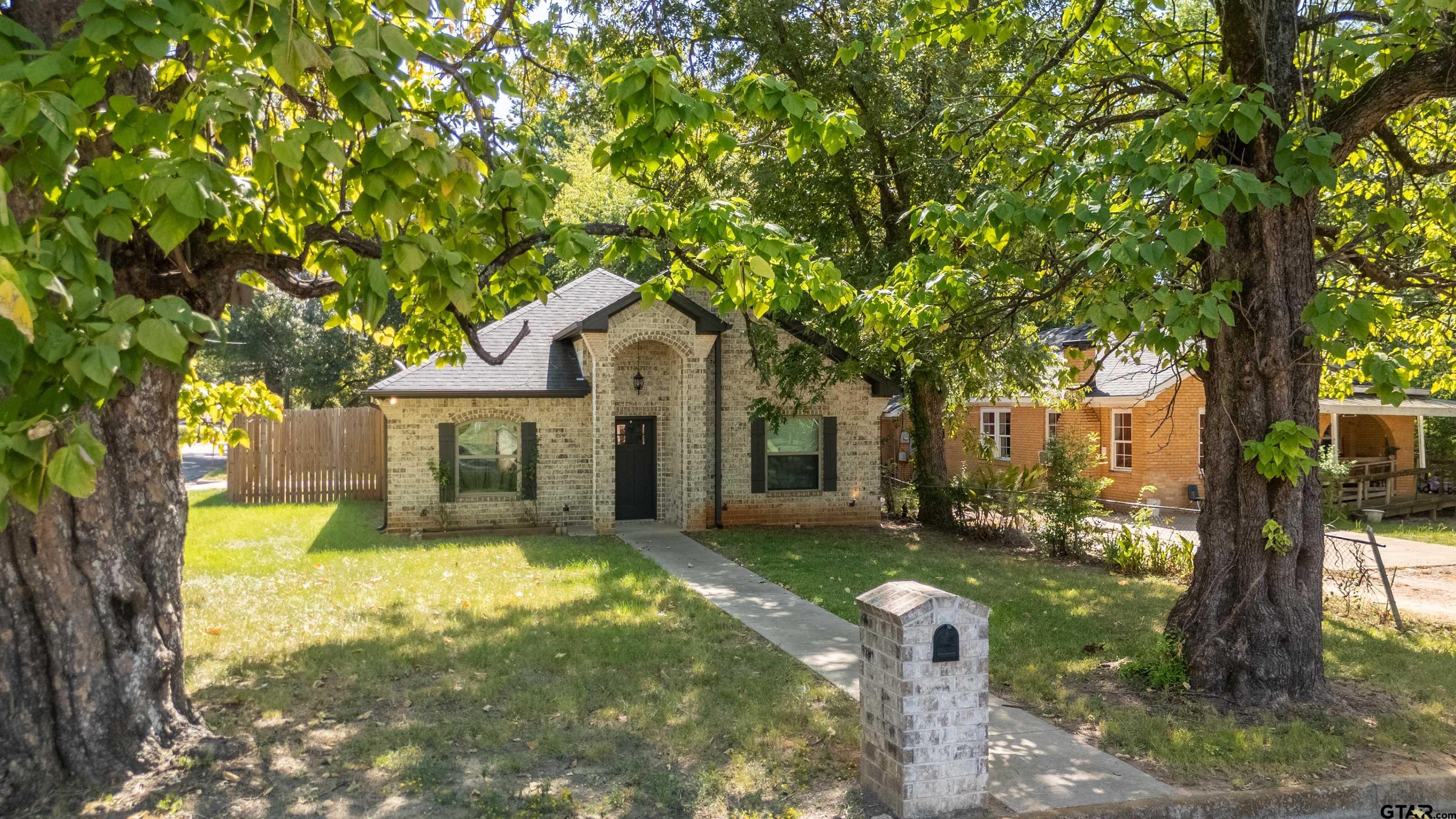 1315 N Ross