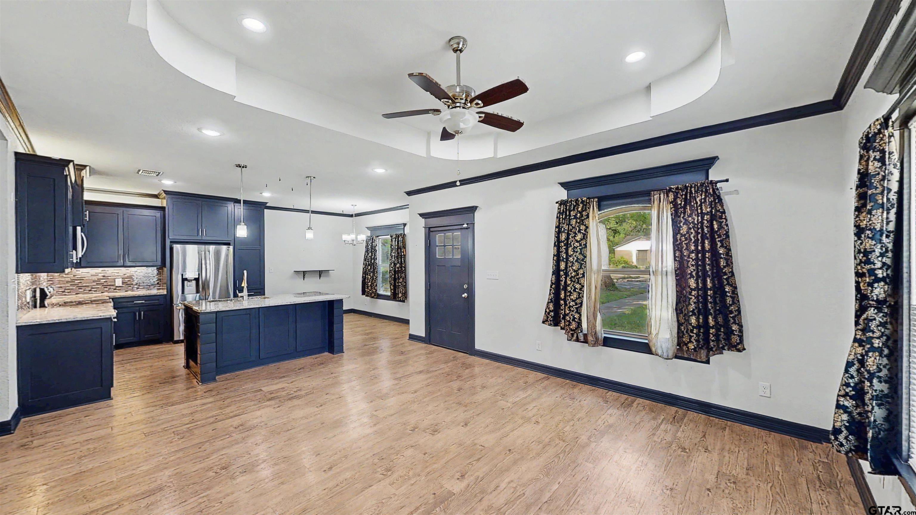 1315 N Ross