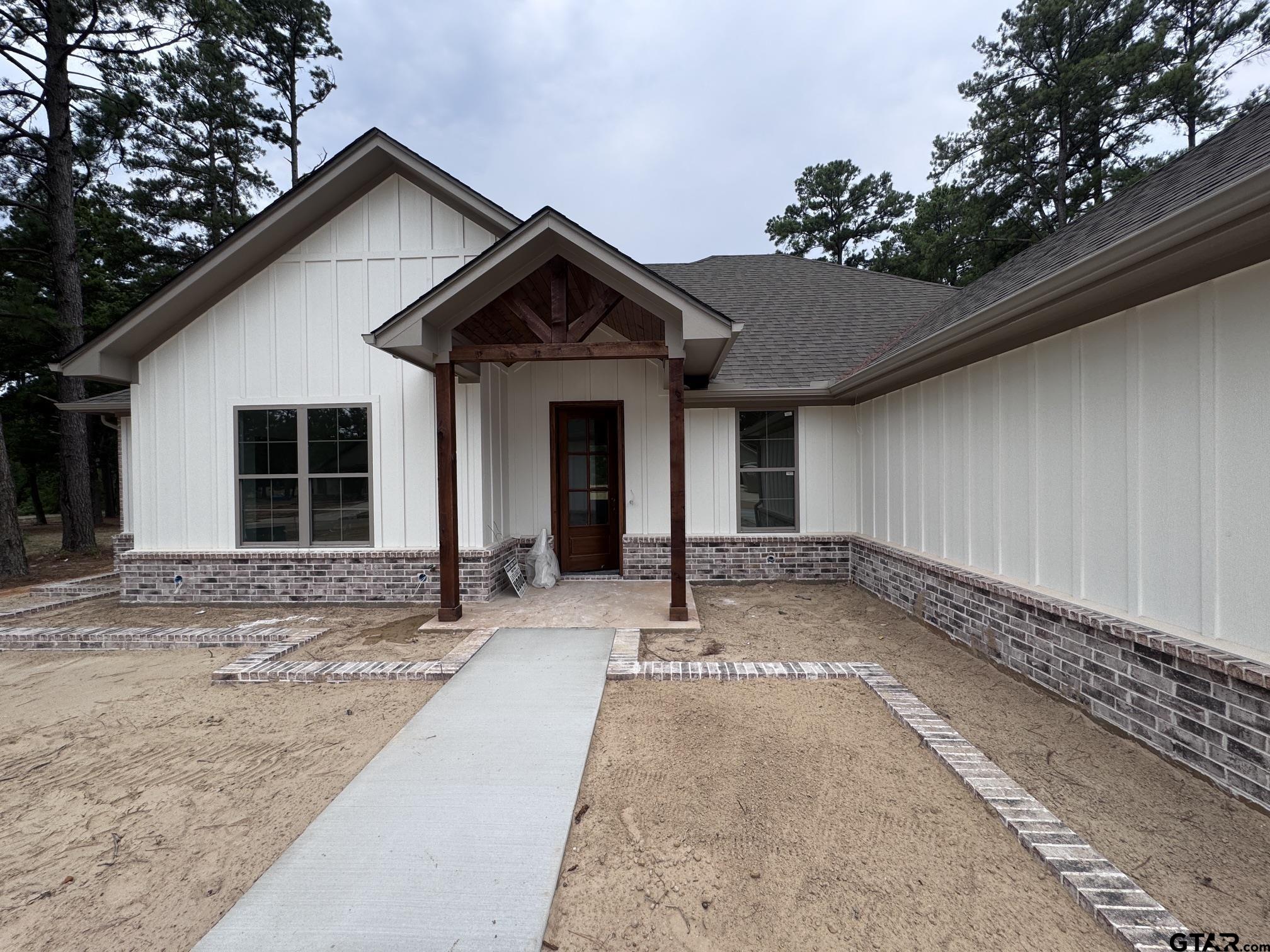 12124 Pinecrest Drive