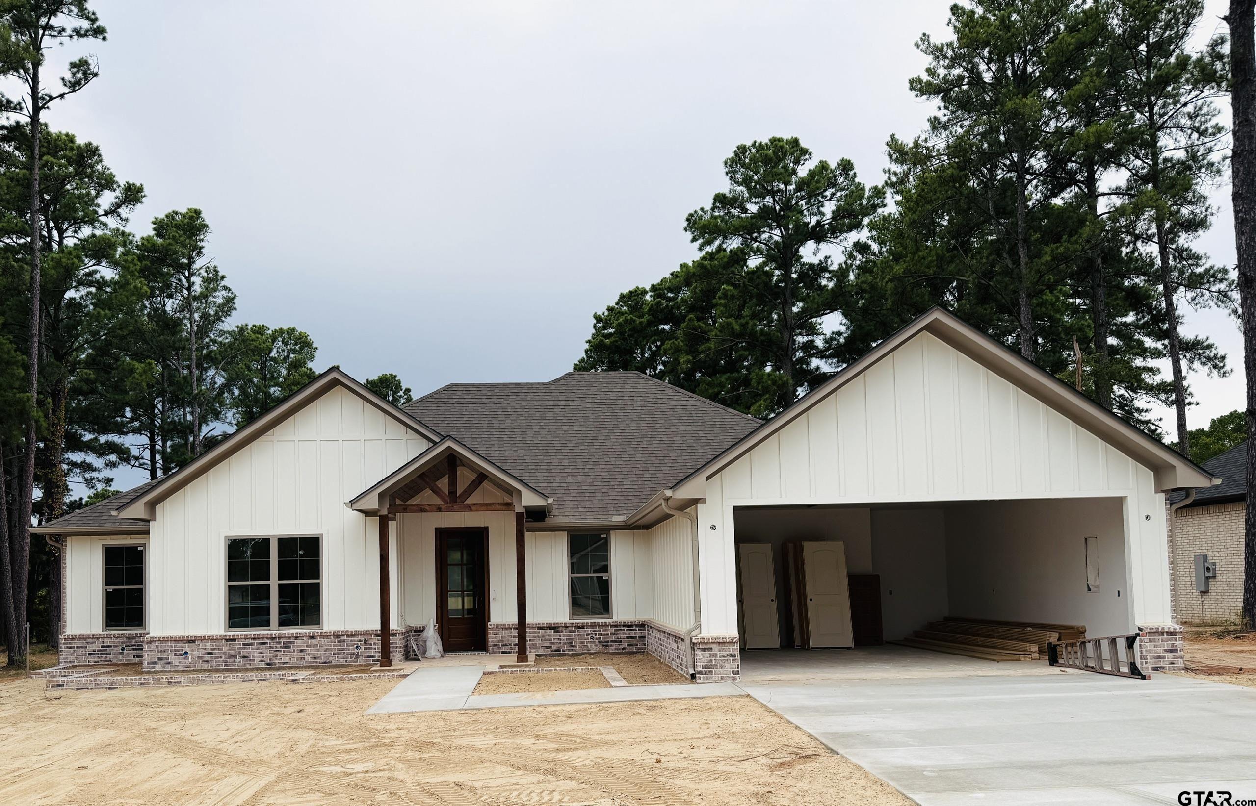 12124 Pinecrest Drive