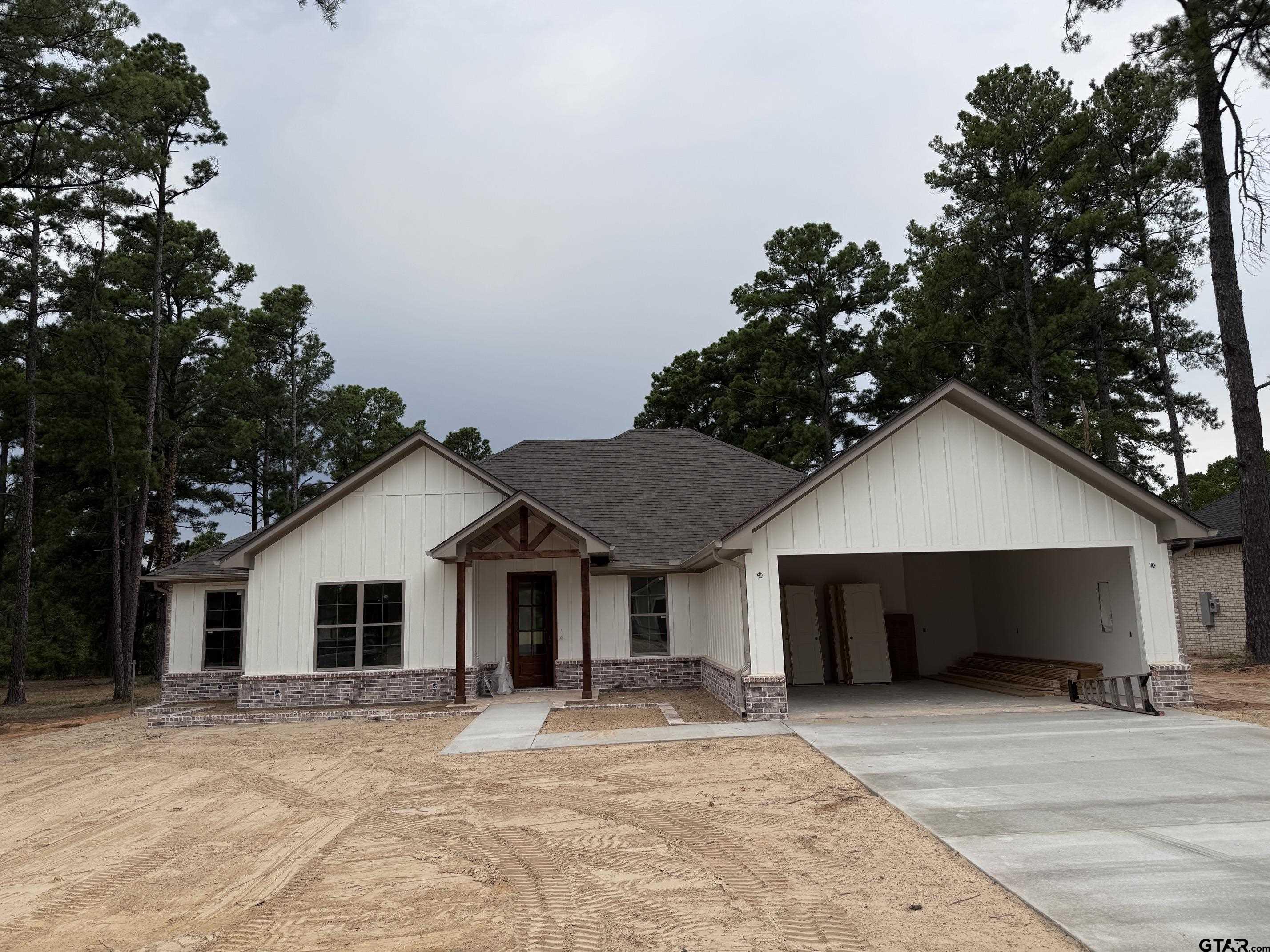 12124 Pinecrest Drive