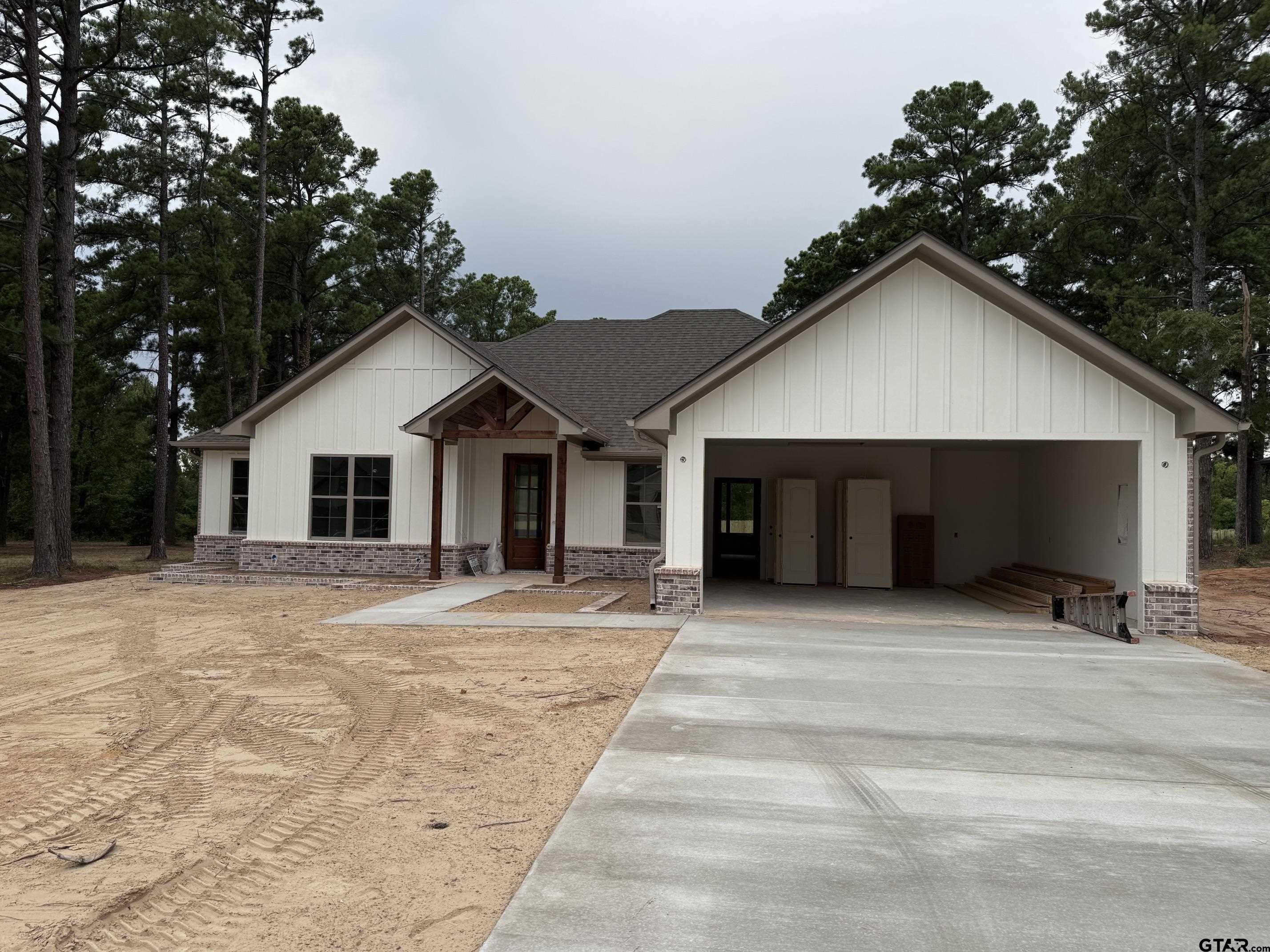 12124 Pinecrest Drive